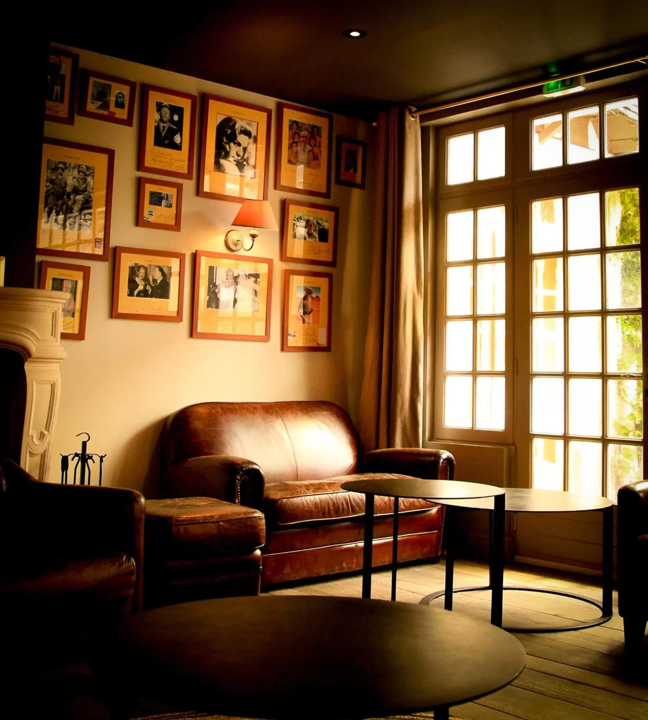 Lounge or bar, Seating Area in Hotel Le Lion D'Or et Restaurant La Table Du Lion