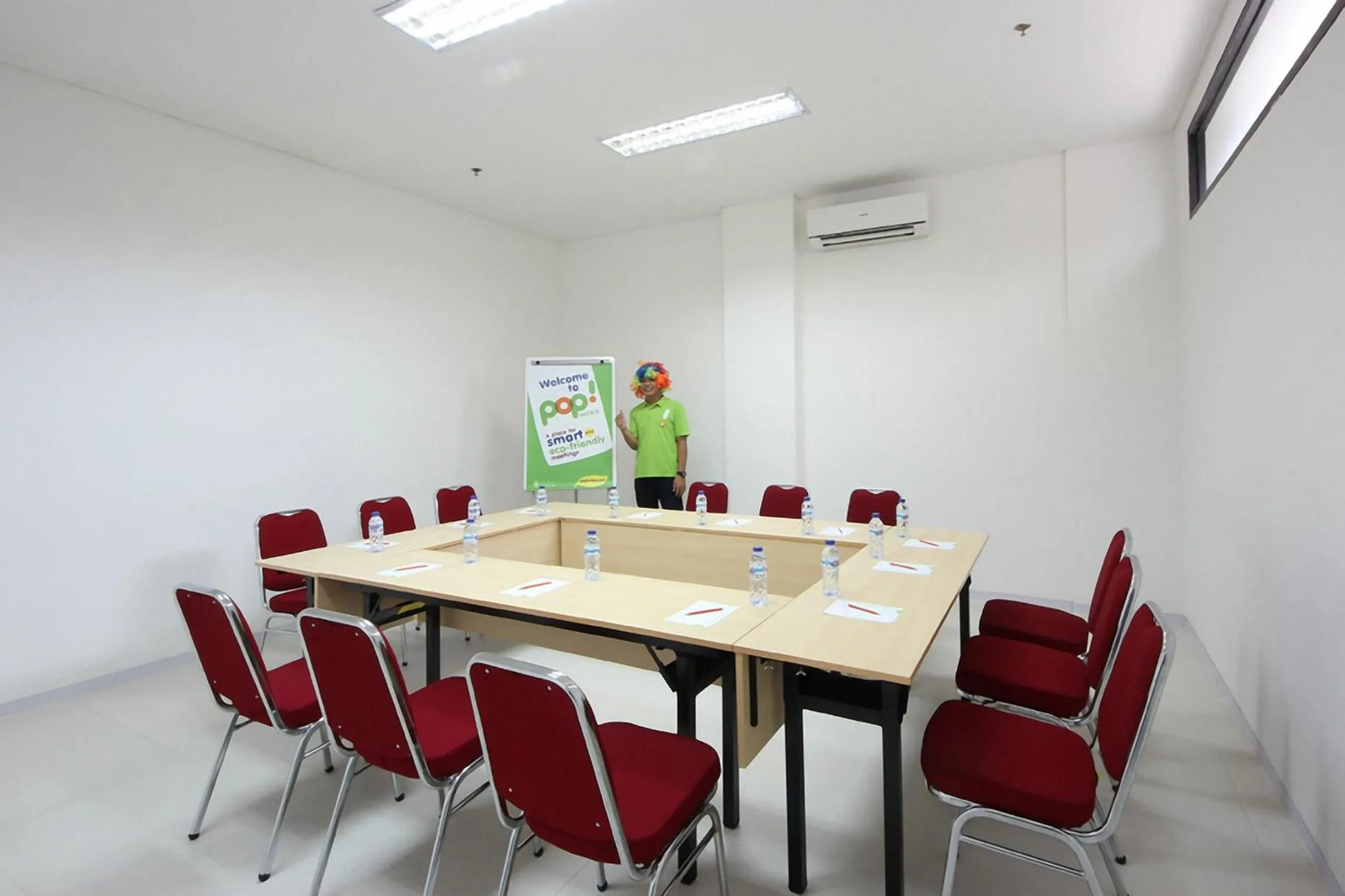 Business facilities in POP! Hotel Airport Jakarta