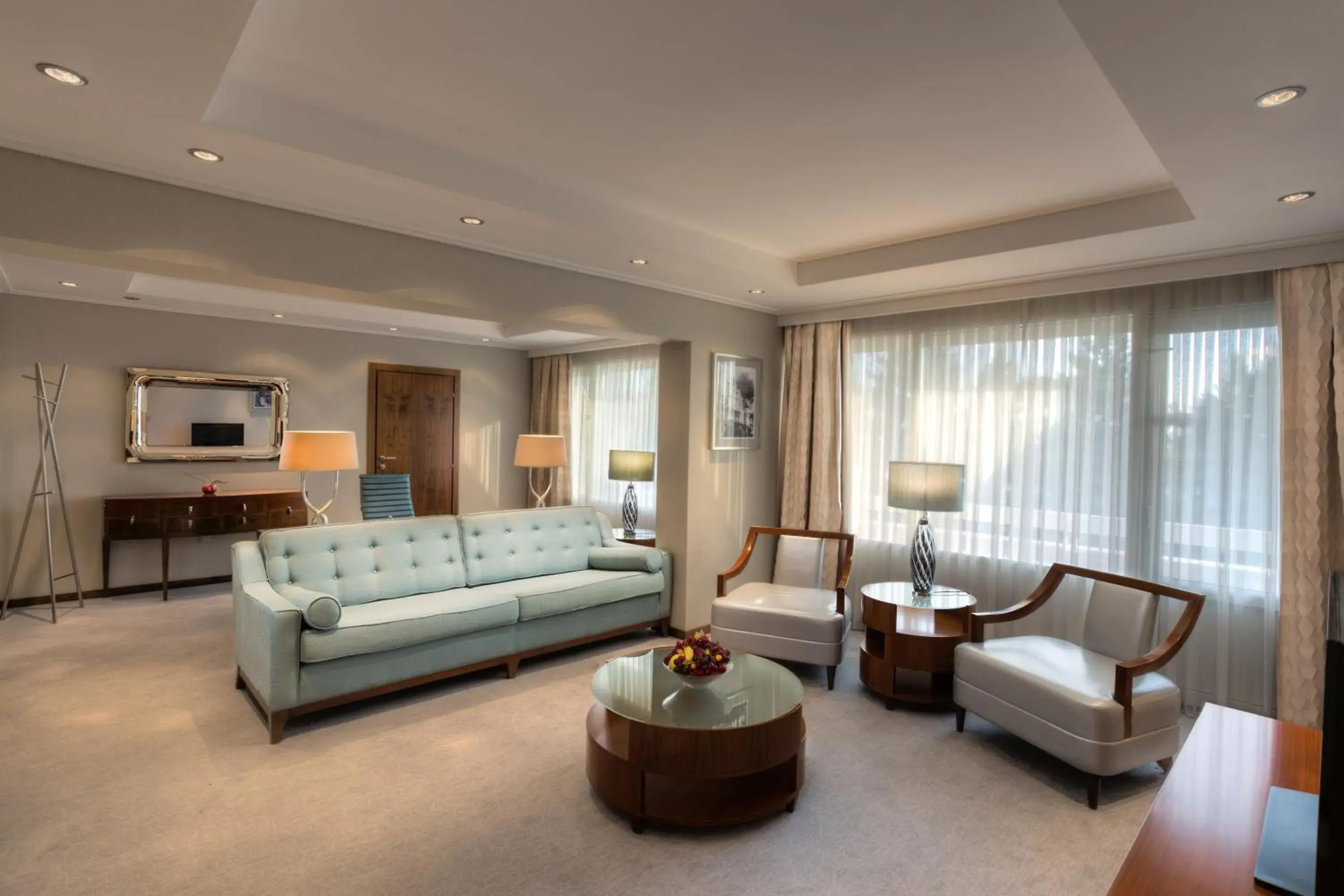 Living room, Seating Area in Crowne Plaza Bucharest, an IHG Hotel