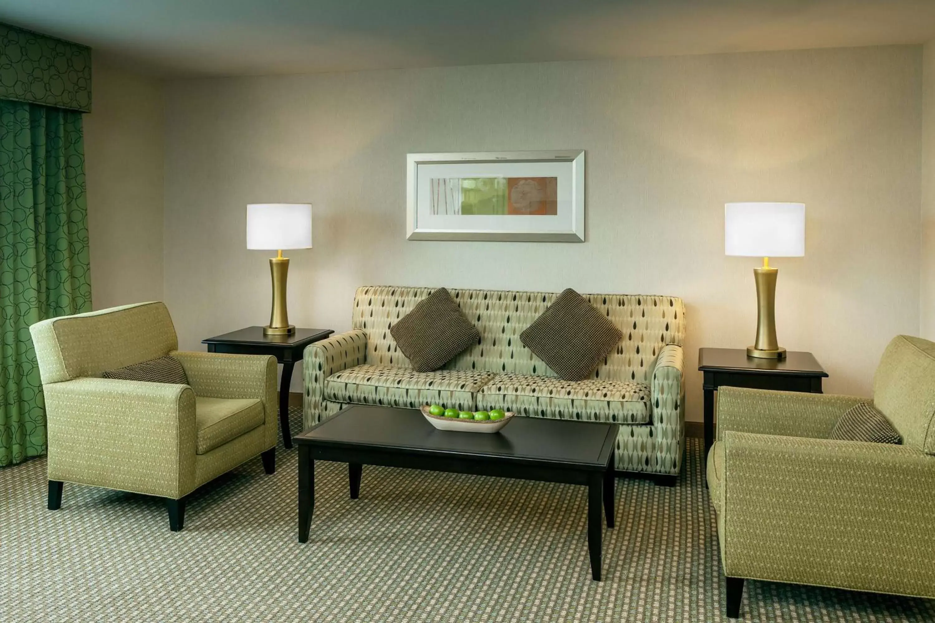 Bed, Seating Area in Hilton Garden Inn Eugene/Springfield