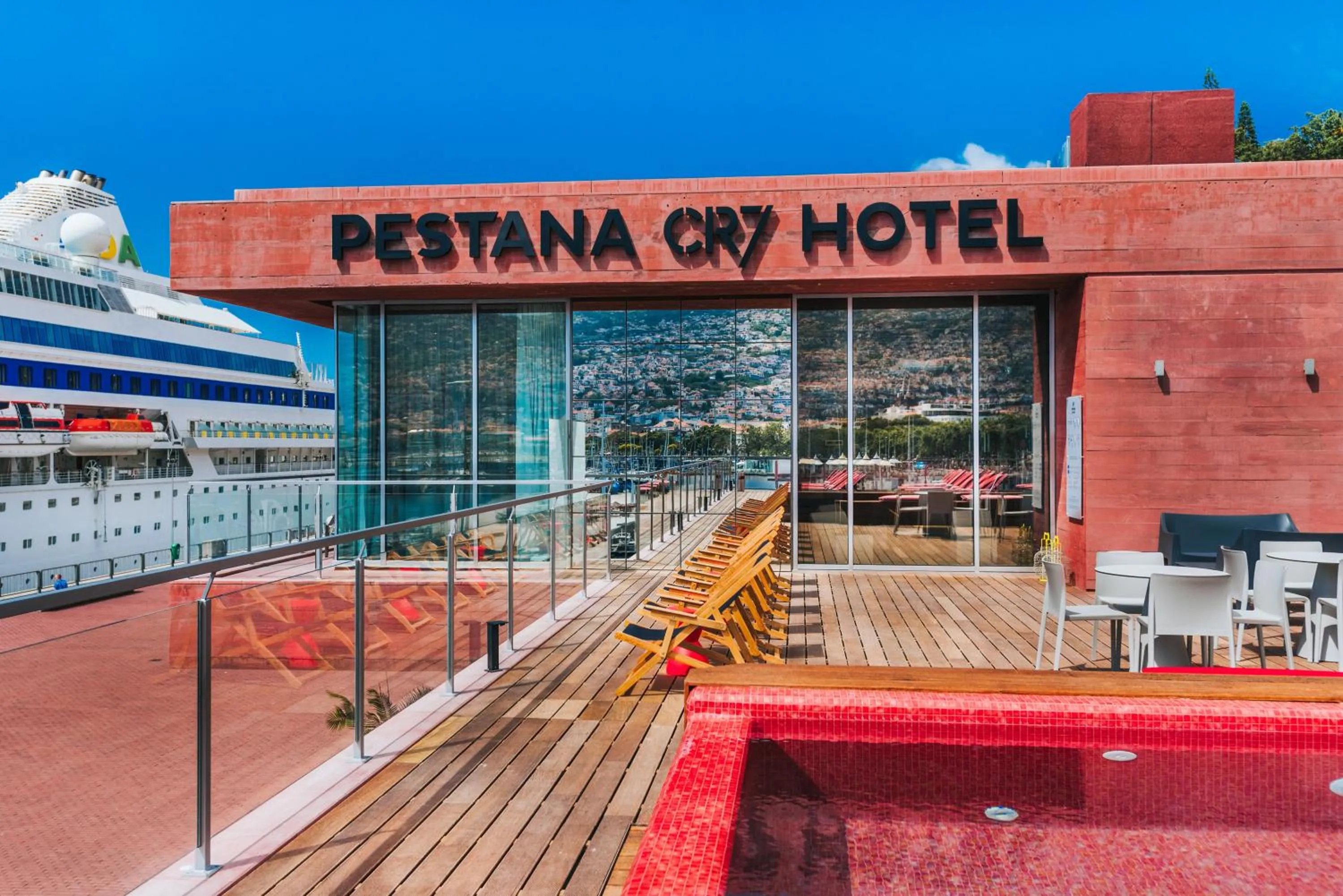Property building in Pestana CR7 Funchal