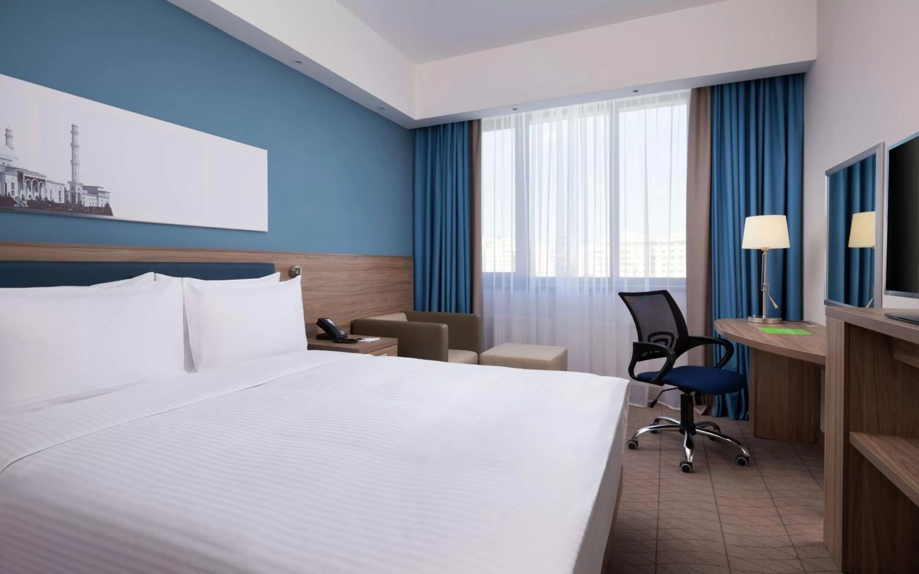 Bedroom, Bed in Hampton By Hilton Astana Triumphal Arch