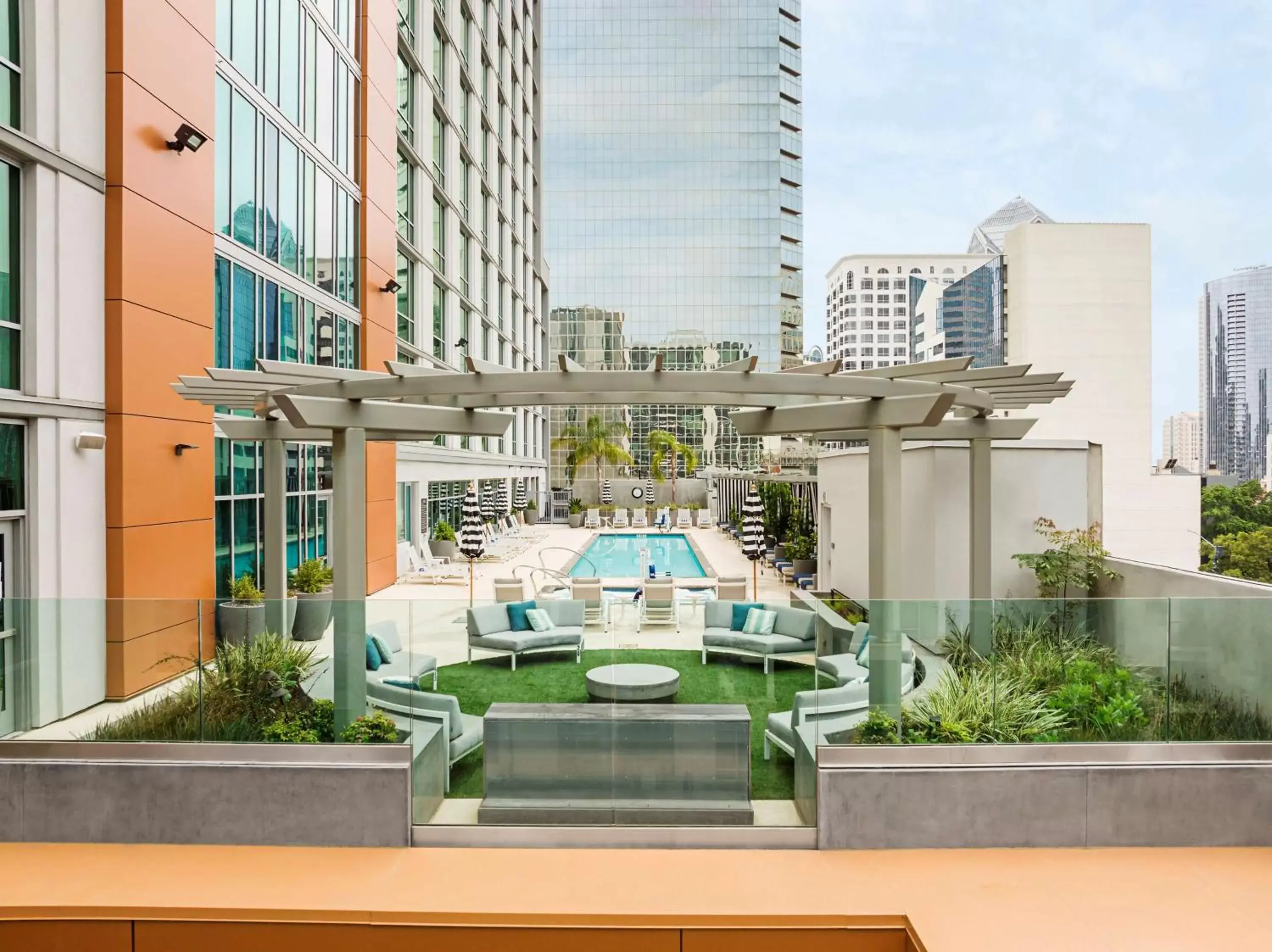 Swimming pool in Carte Hotel San Diego Downtown, Curio Collection By Hilton