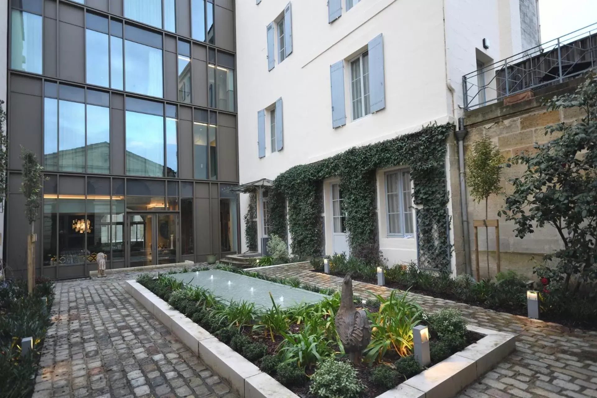 Inner courtyard view, Property Building in Hôtel La Maison Bord'eaux