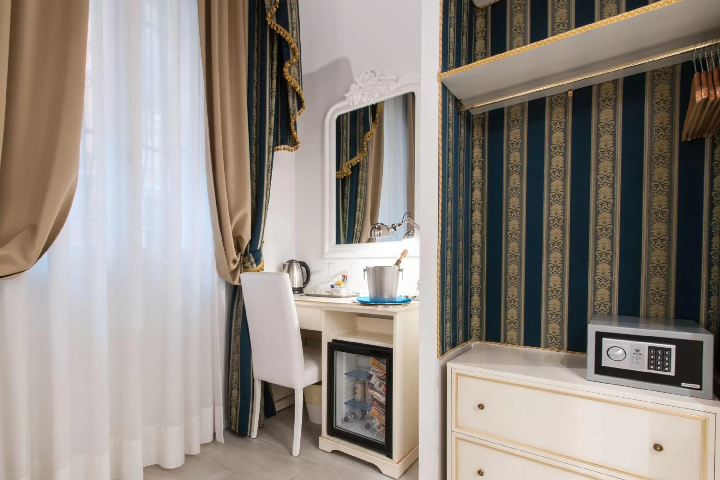 Coffee/tea facilities in Al Mascaron Ridente