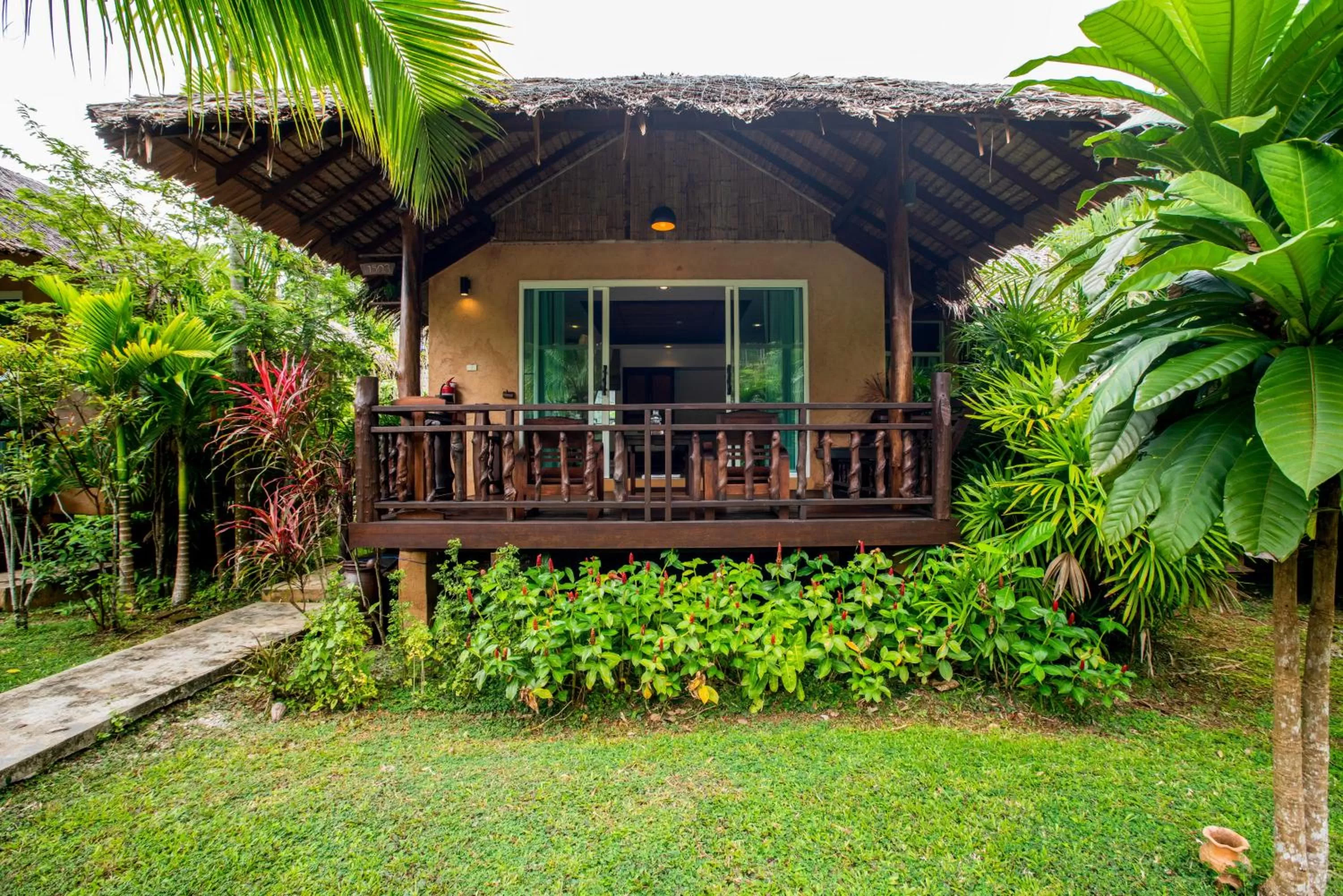 Cliff View Cottage with Spa Bath in Ban Sainai Resort- Aonang's Green Resort