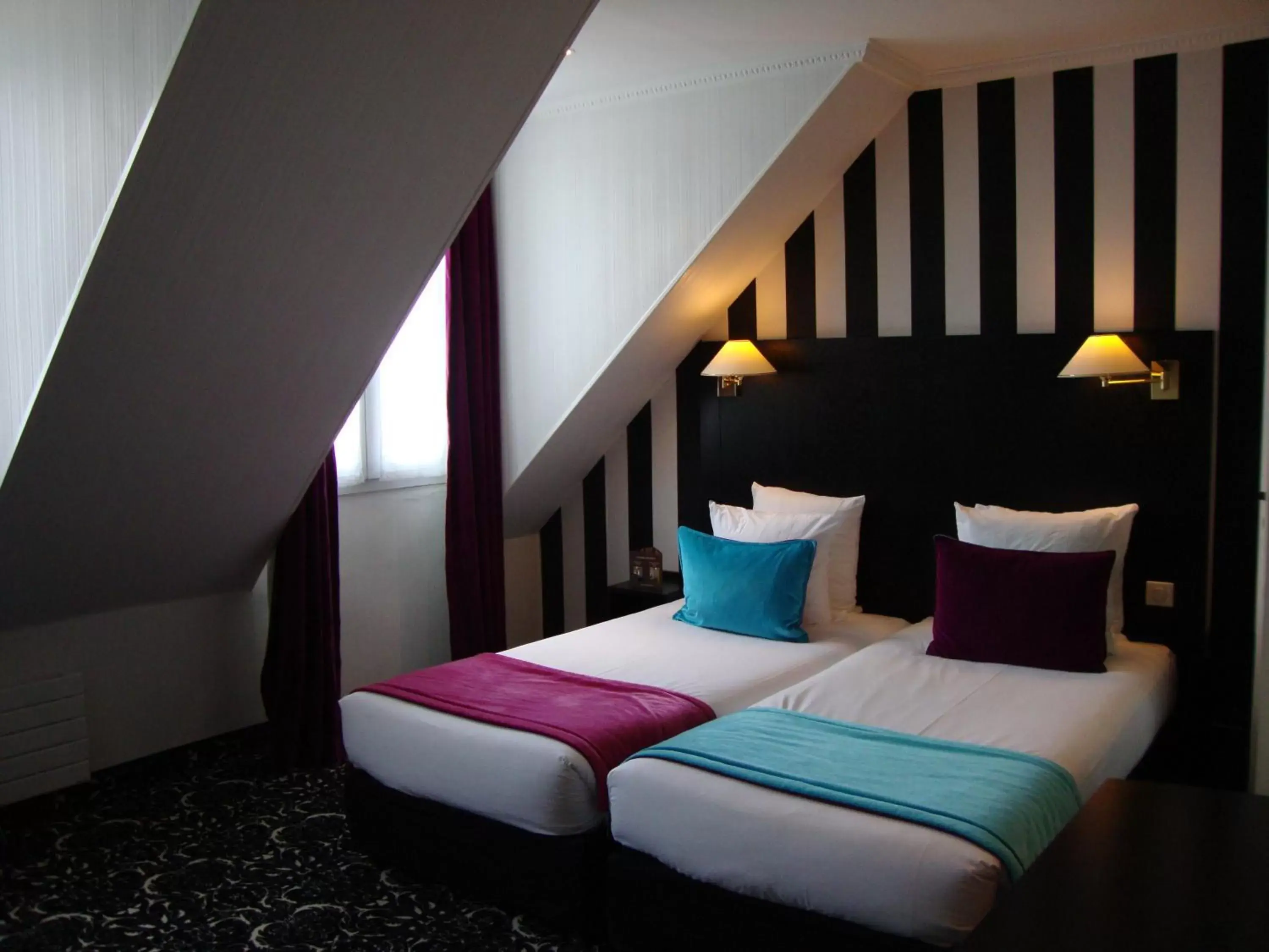 Bedroom, Bed in Hotel Peyris Opera