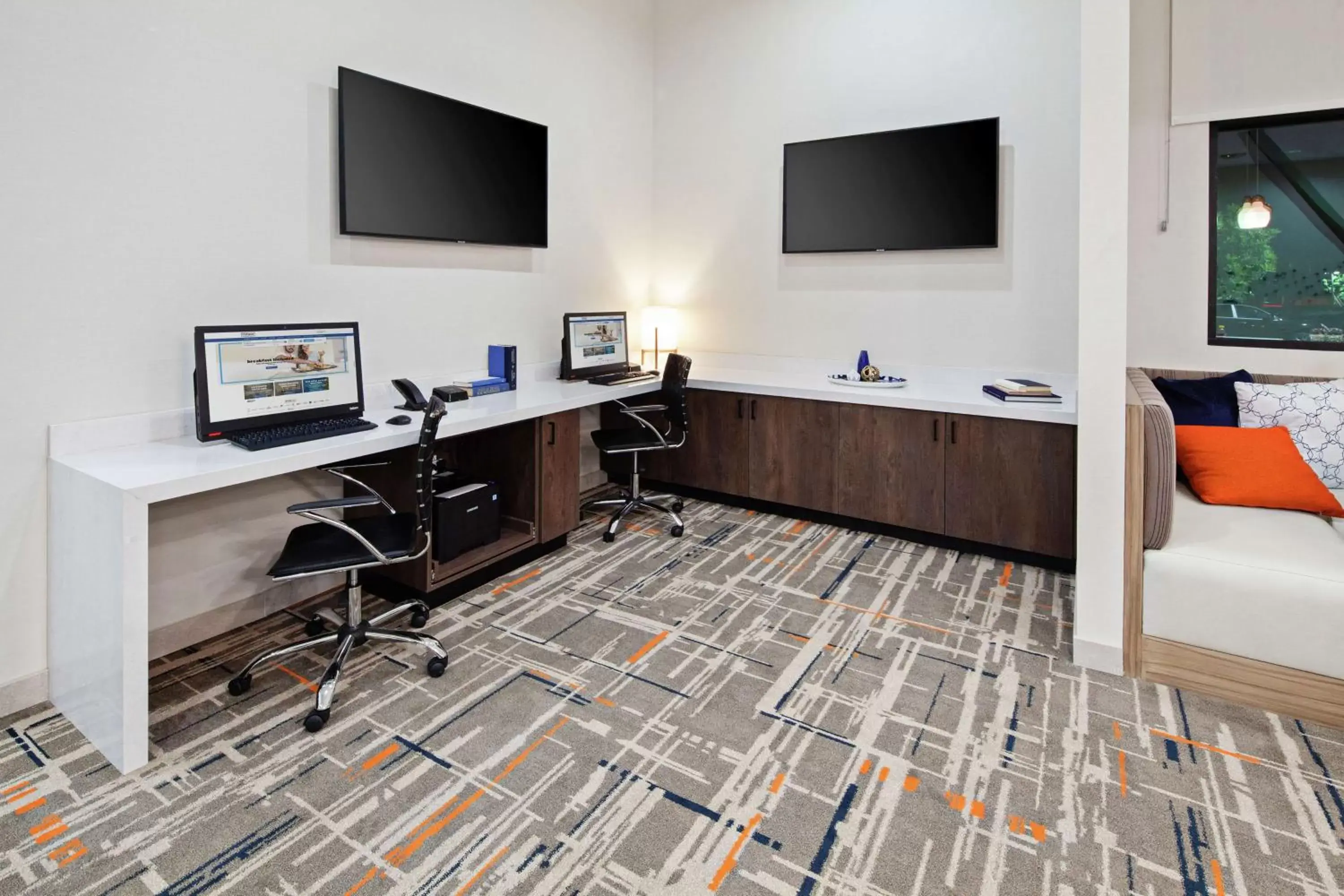 Business facilities, TV/Entertainment Center in Homewood Suites By Hilton San Diego Central