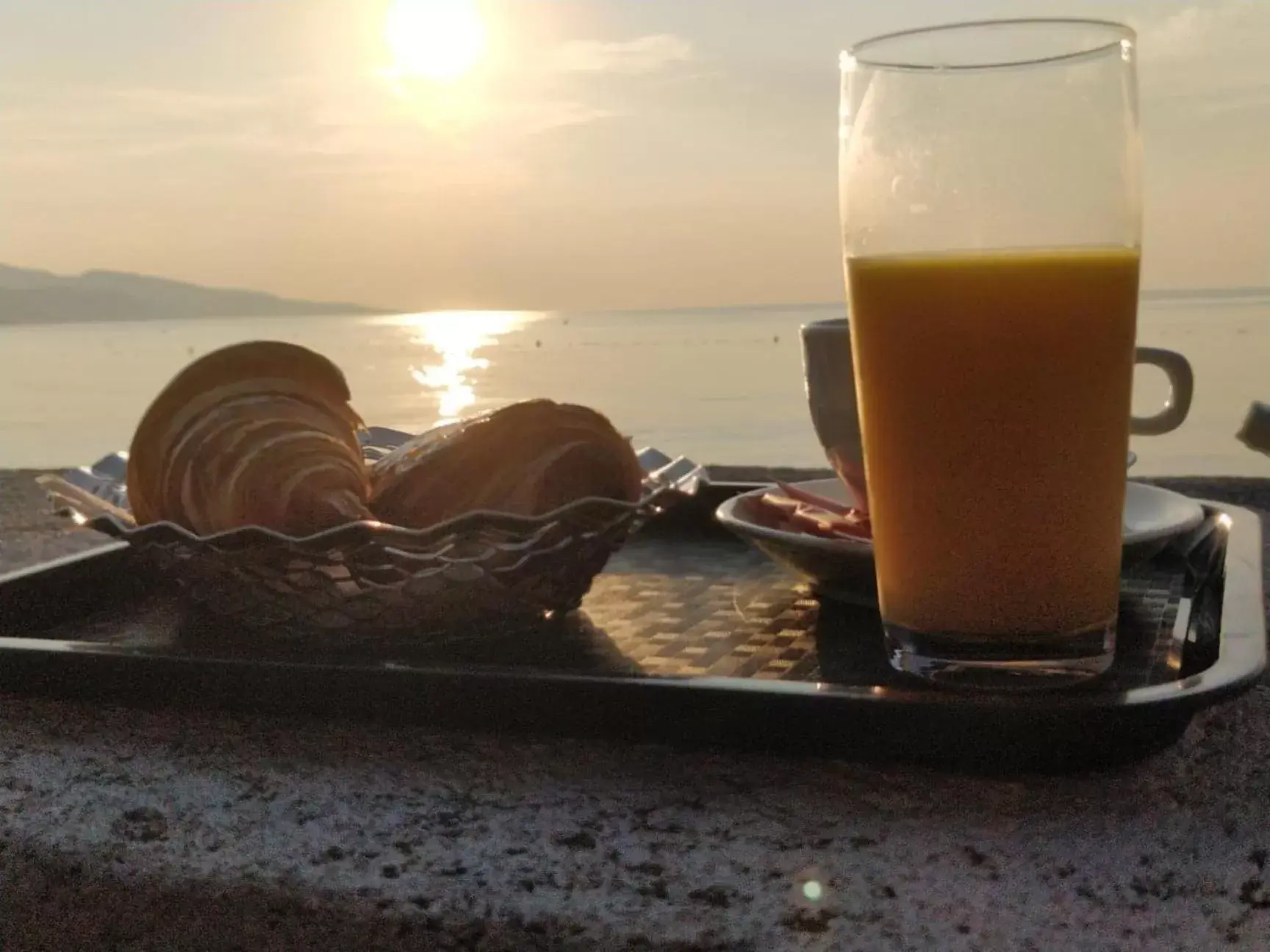 Buffet breakfast in Hotel et Appartements Reine D'Azur