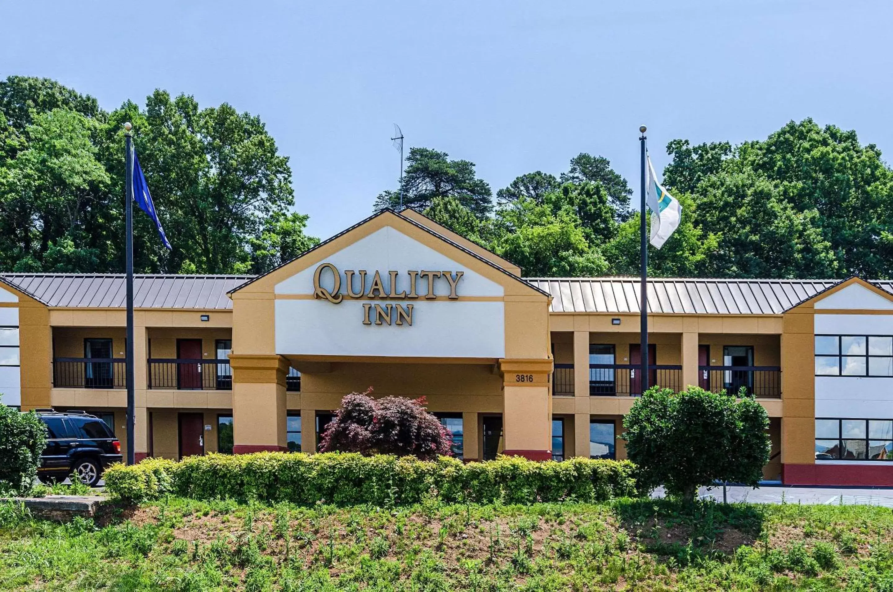 Property Building in Quality Inn Tanglewood