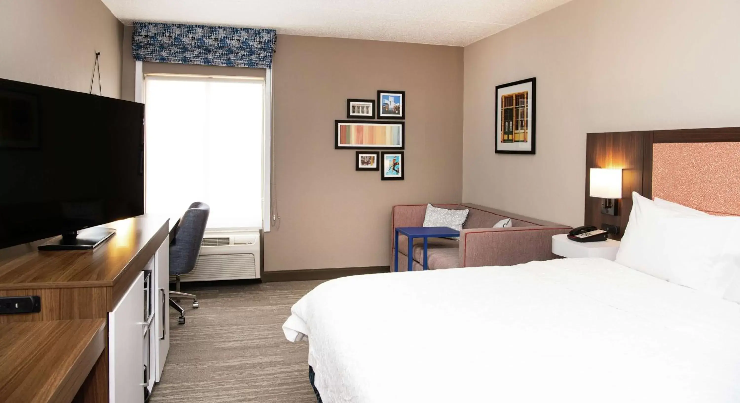 Bedroom, Bed in Hampton Inn Cleveland-Solon