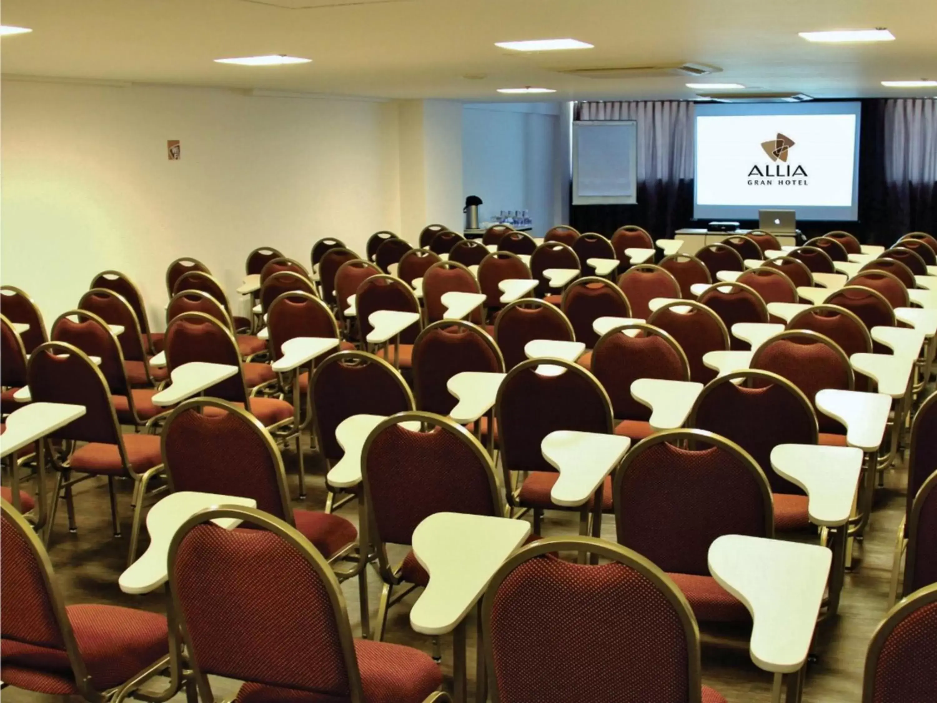 Meeting/conference room in Allia Gran Pampulha Suites