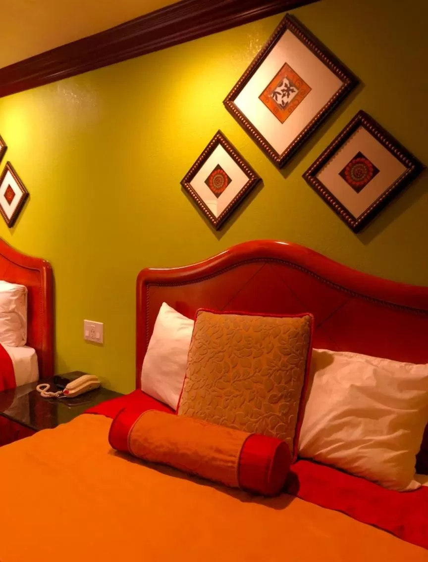 Bed in Imperial Inn Oakland