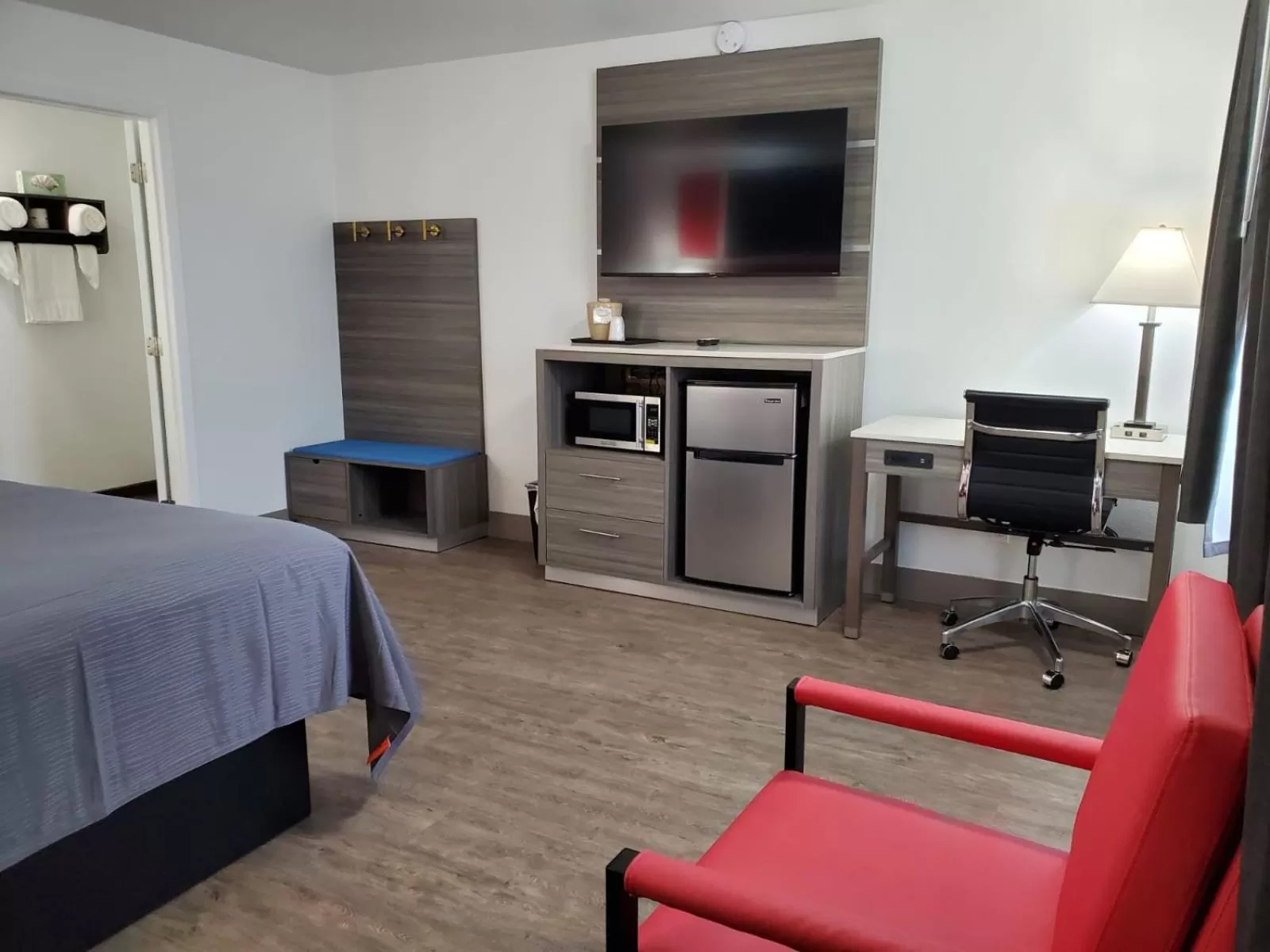 TV and multimedia, Bed in Money Saver Motel