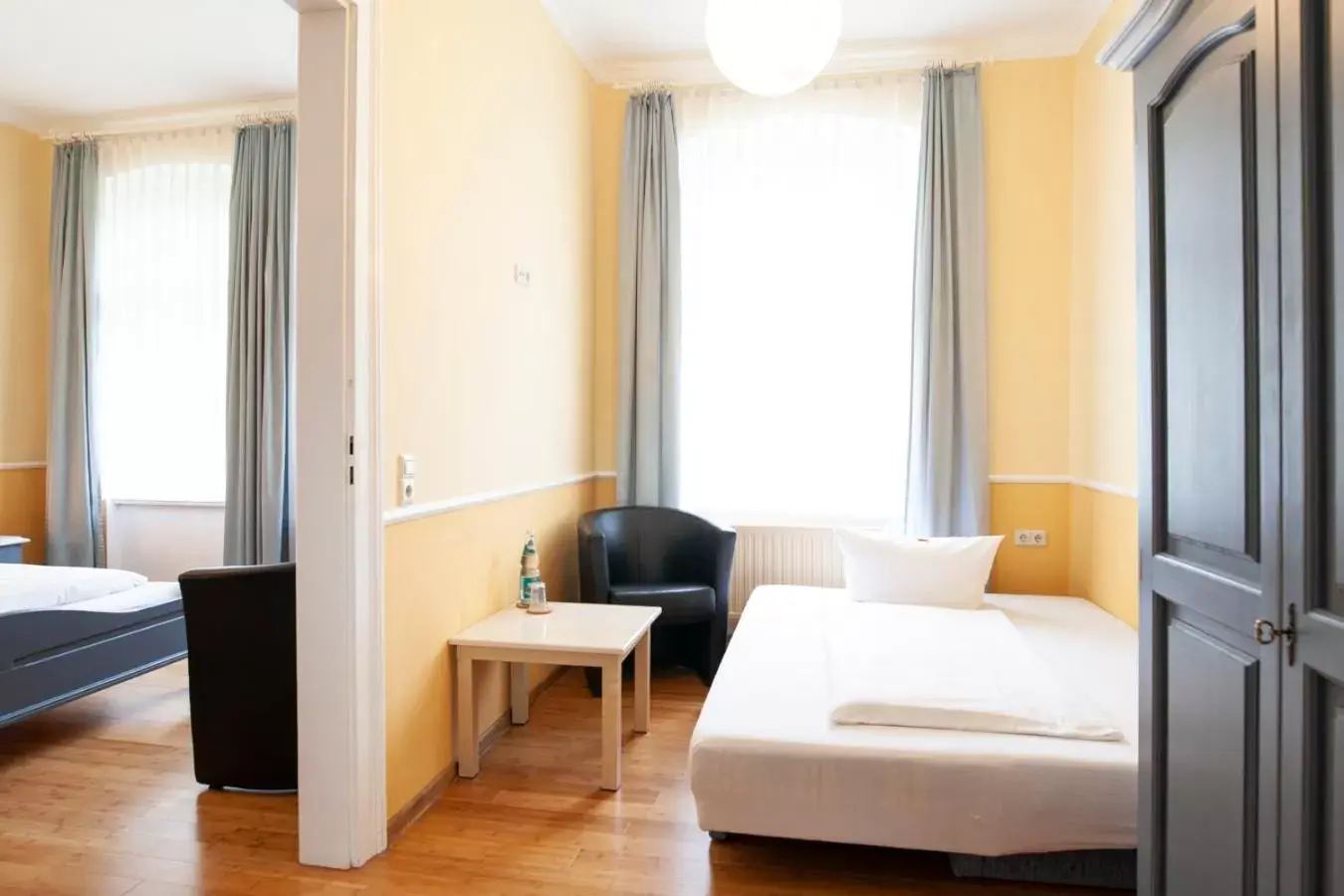 Living room, Bed in Hotel Silesia Living room, Bed in Hotel Silesia