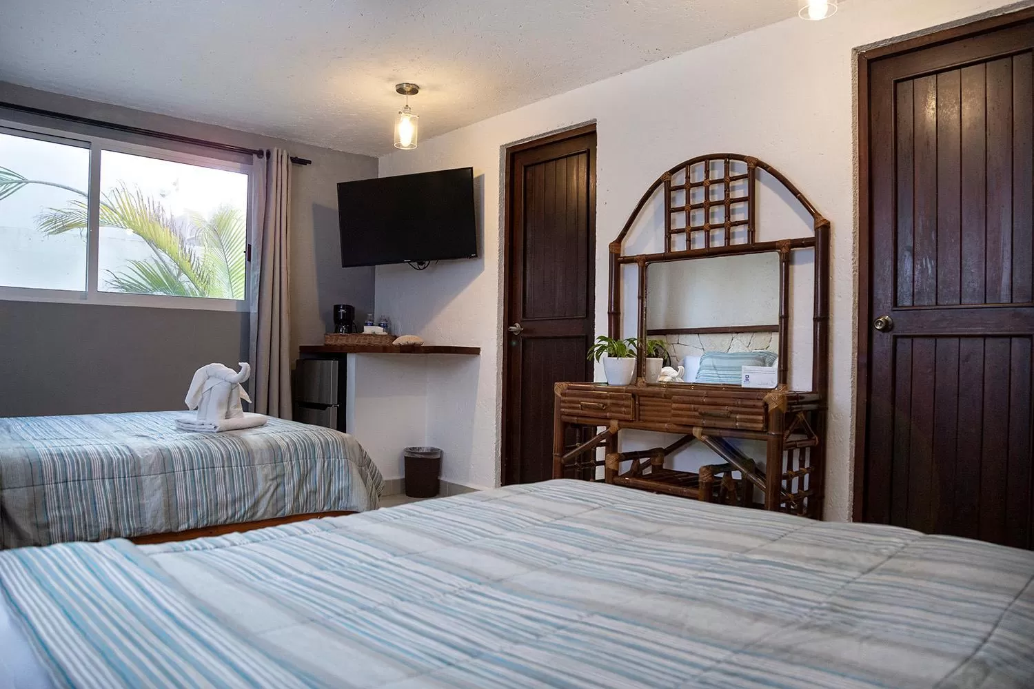 Bed in Hotel Amar Inn