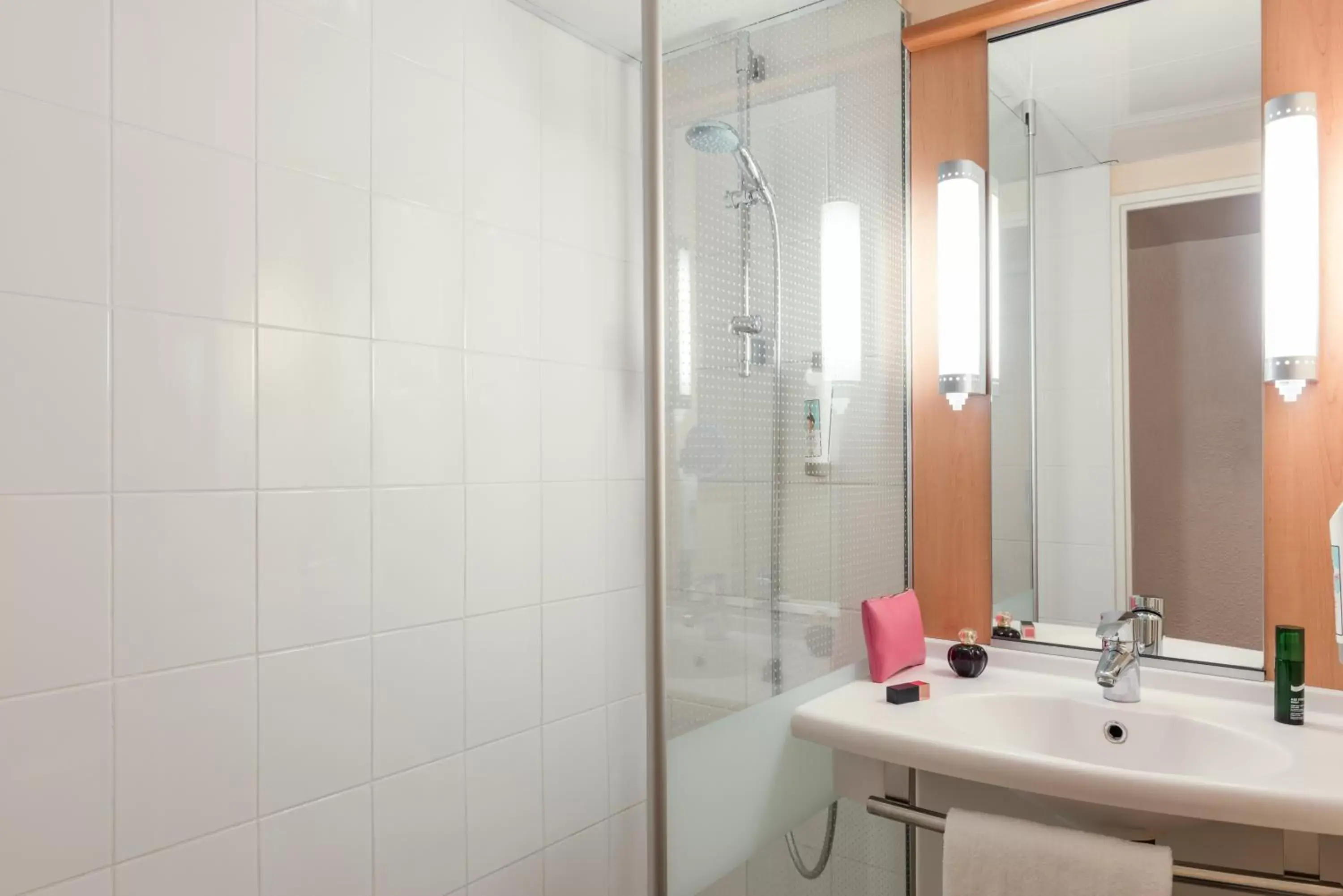 Shower, Bathroom in ibis Lyon Gare Part Dieu