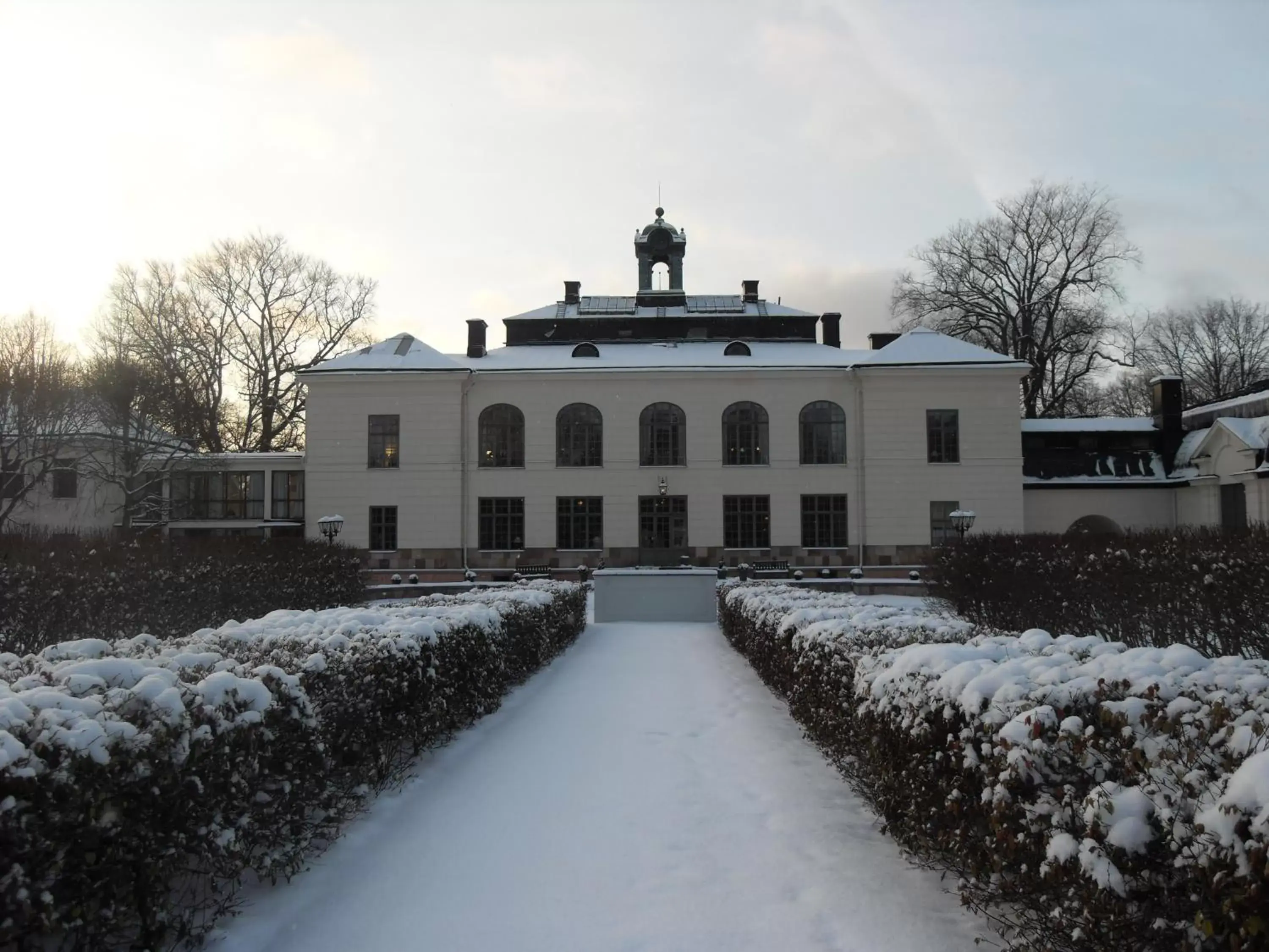 Facade/entrance, Winter in Näsby Slott