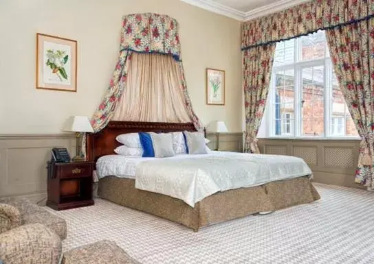 Bed in Willington Hall Hotel