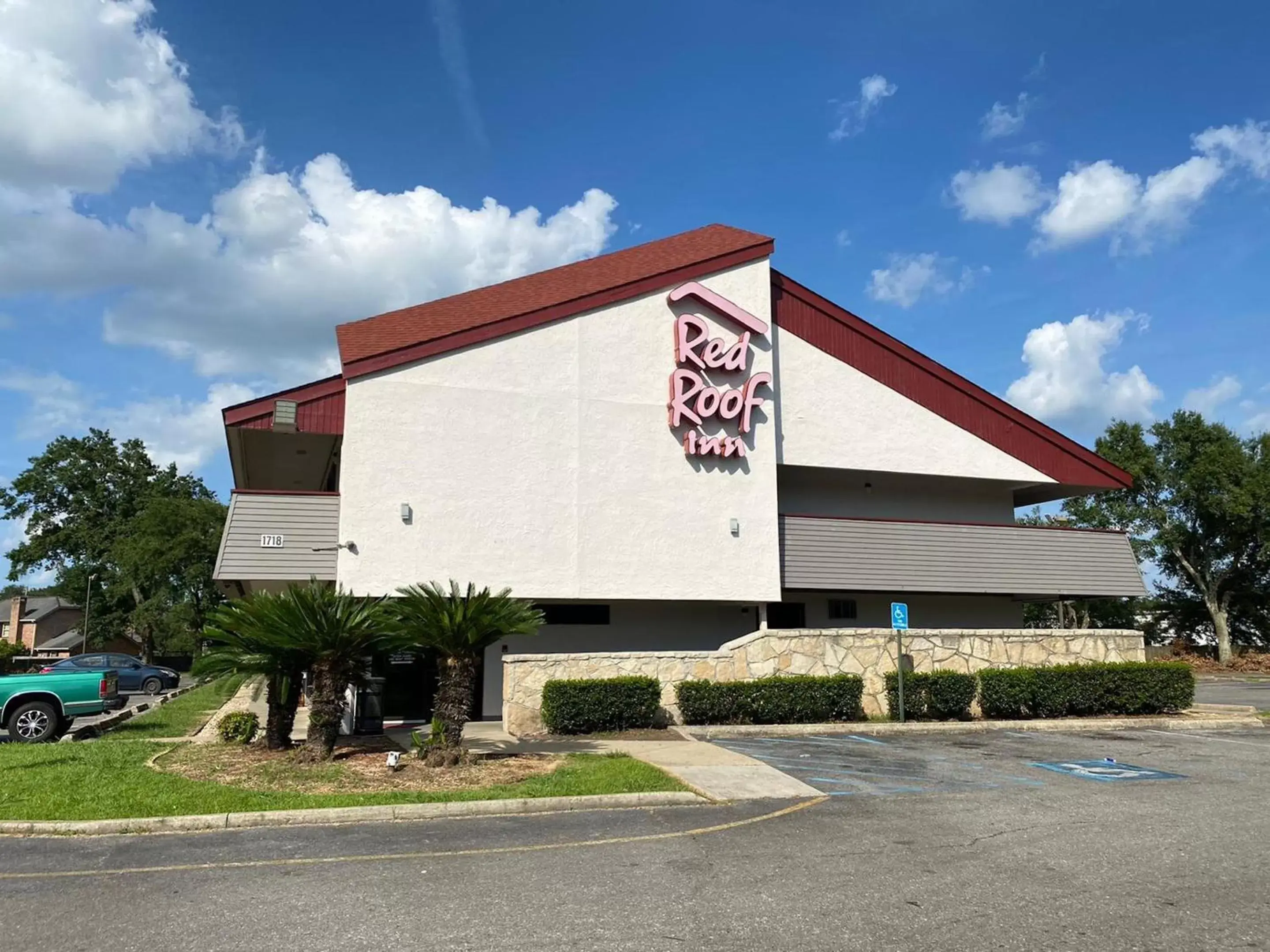 Property Building in Red Roof Inn Lafayette, LA