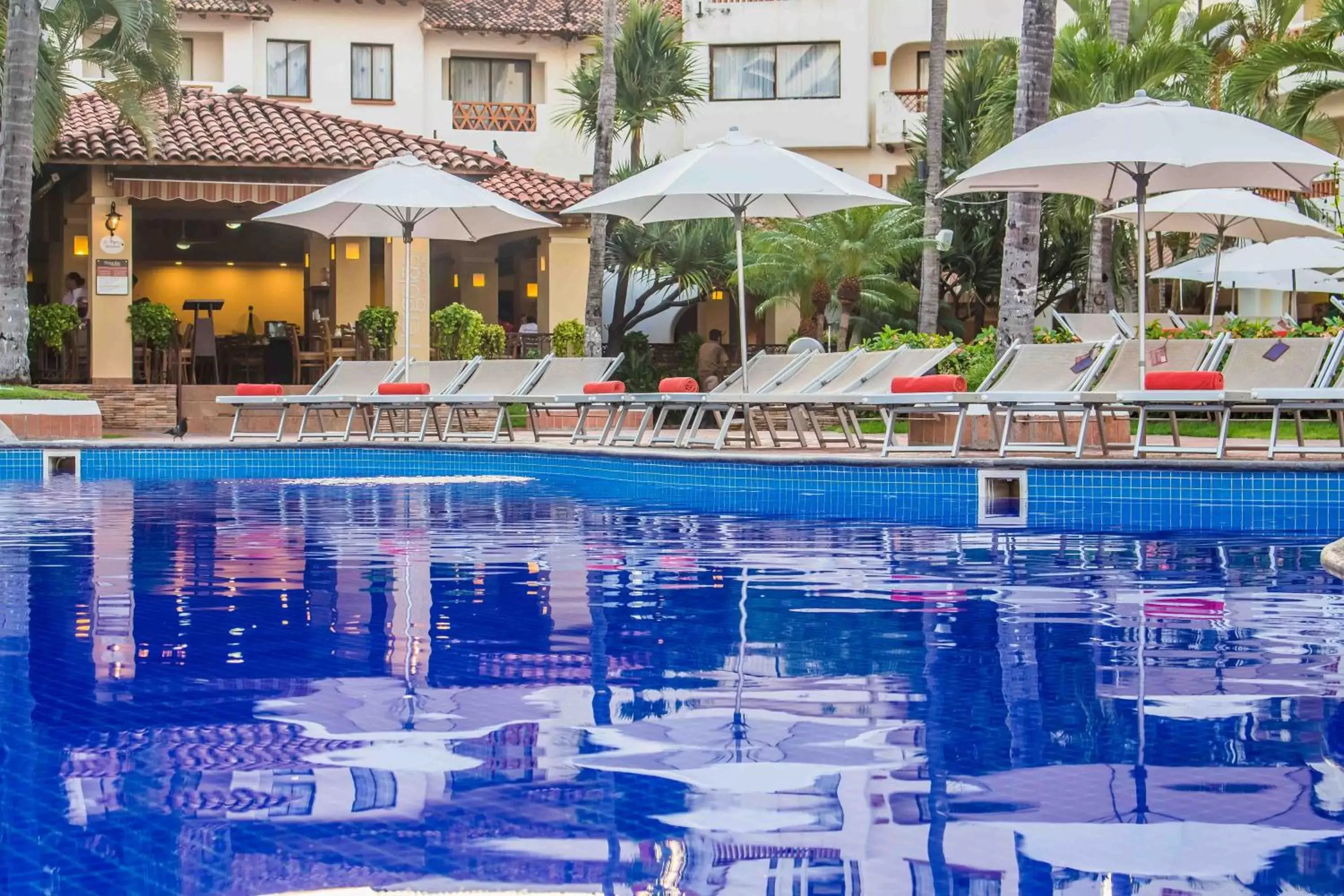 Swimming Pool in Plaza Pelicanos Grand Beach Resort All Inclusive