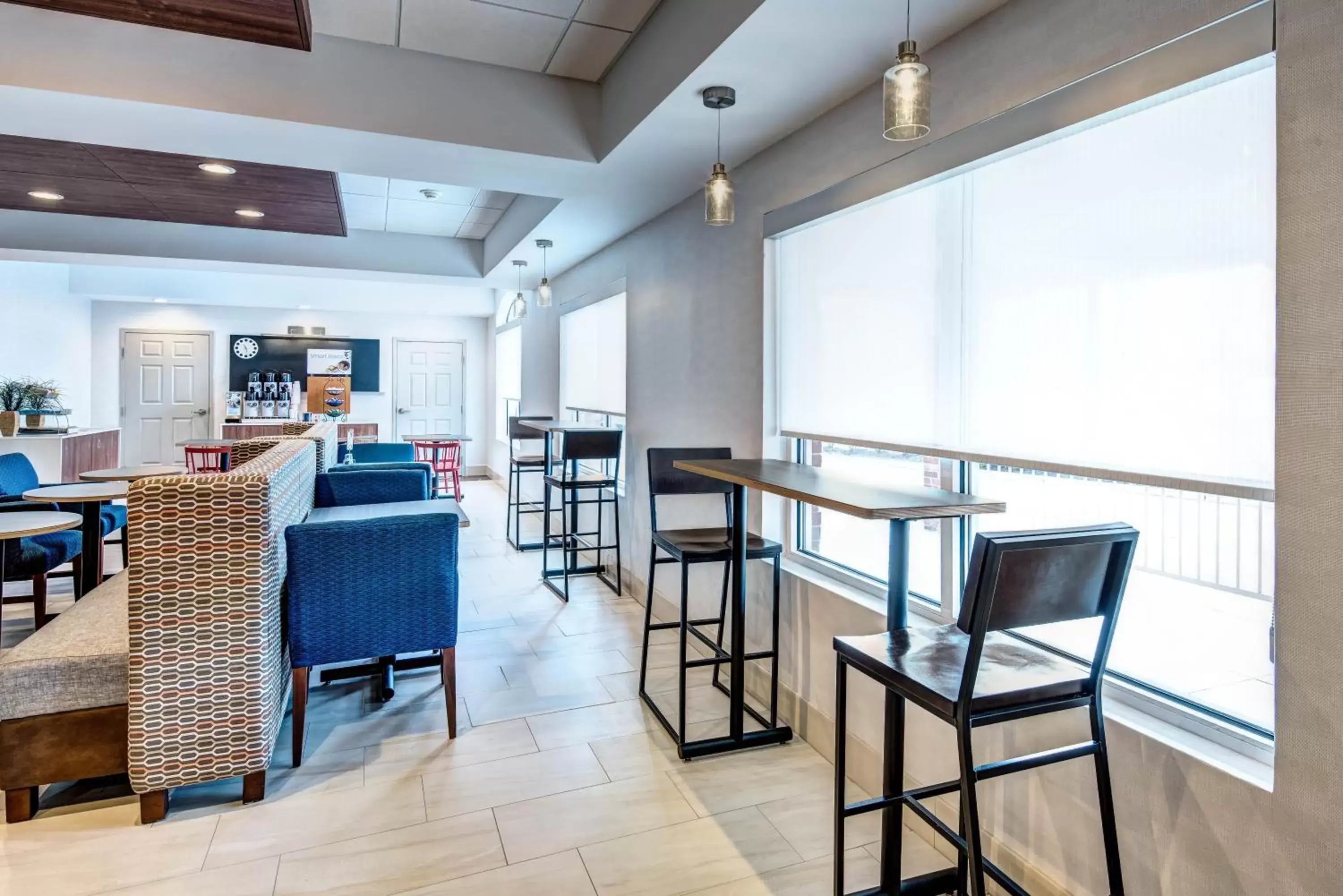 Breakfast in Holiday Inn Express Woodbridge by IHG Breakfast in Holiday Inn Express Woodbridge by IHG