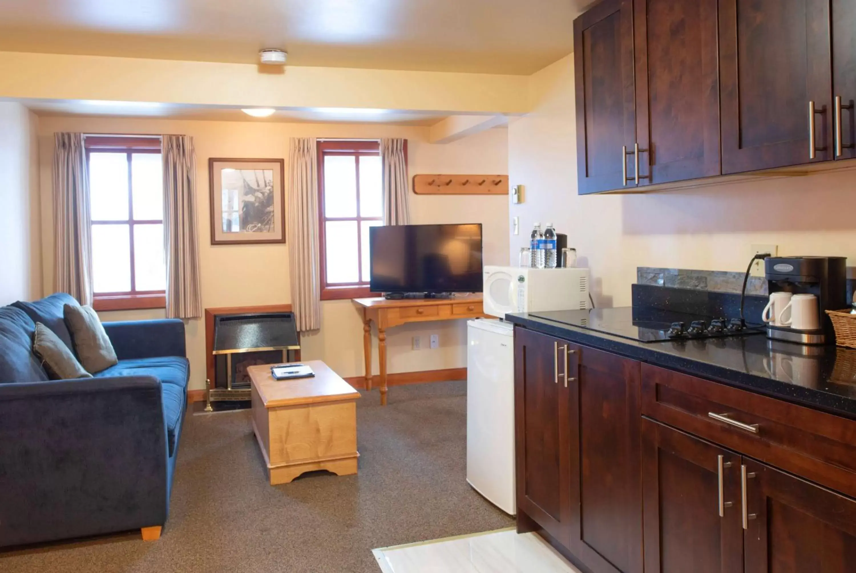 Photo of the whole room, Kitchen/Kitchenette in Painter's Lodge, Trademark Collection by Wyndham