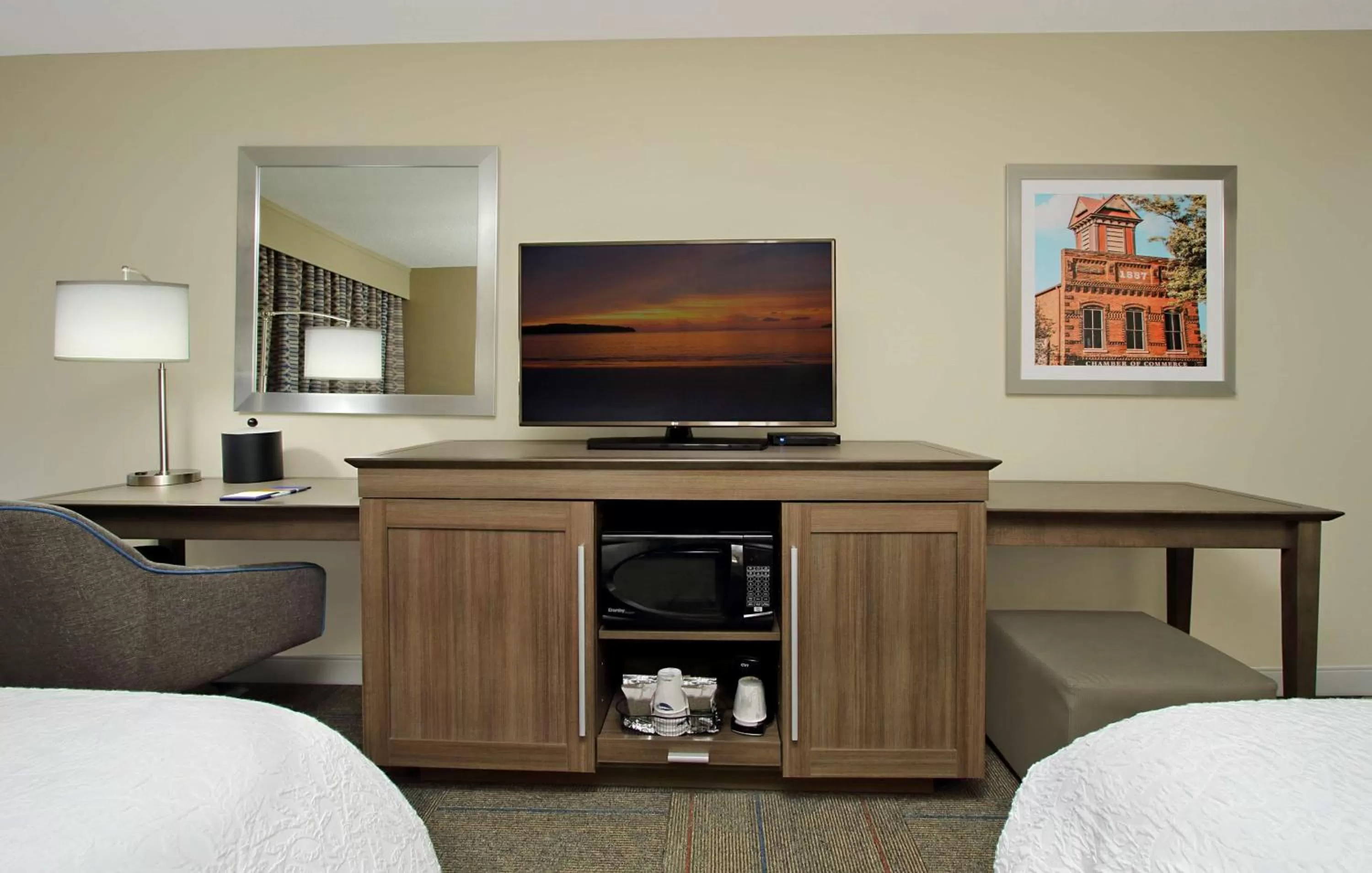 Bedroom, Bed in Hampton Inn Madison
