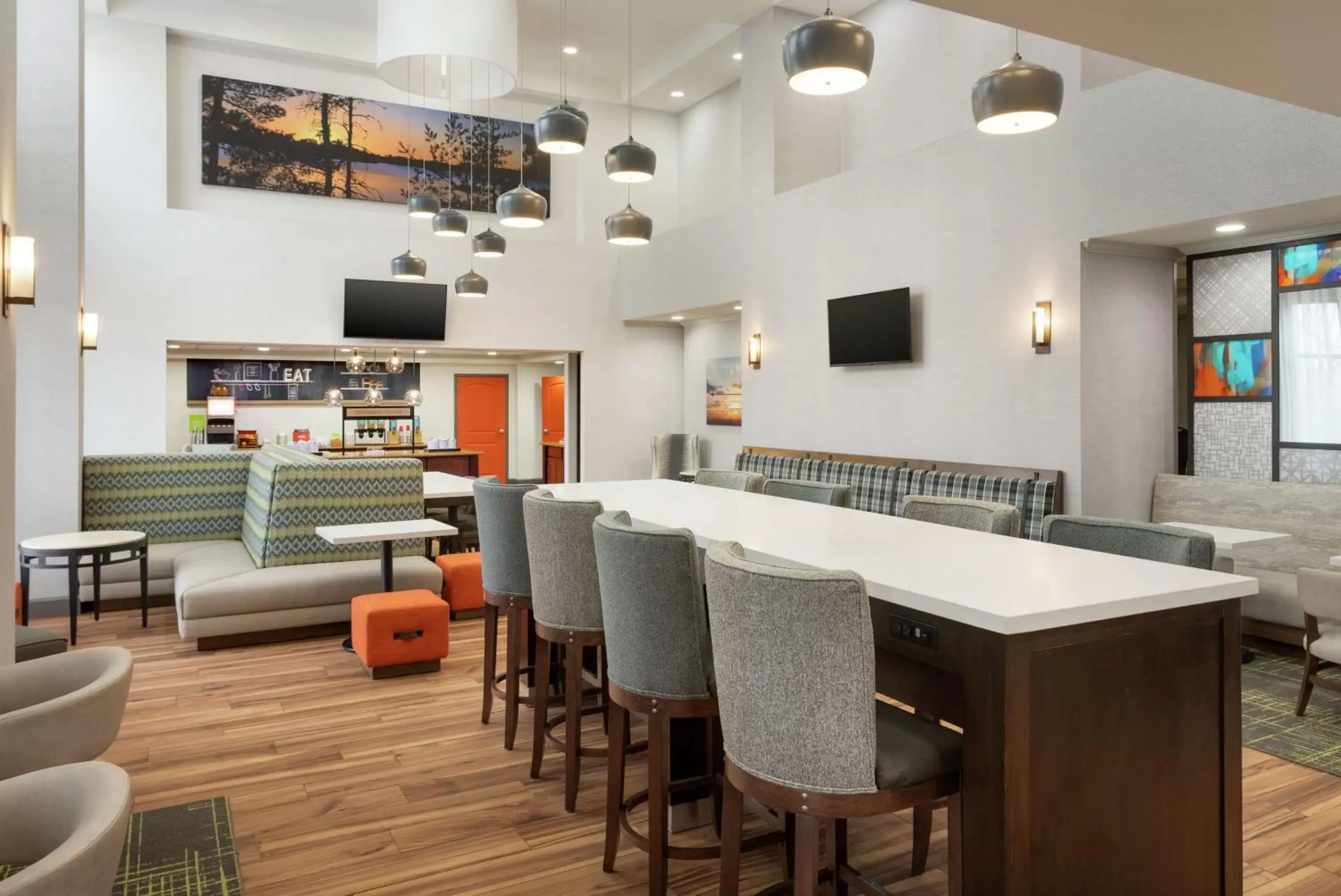 Breakfast, Lounge/Bar in Hampton Inn & Suites Pine Bluff