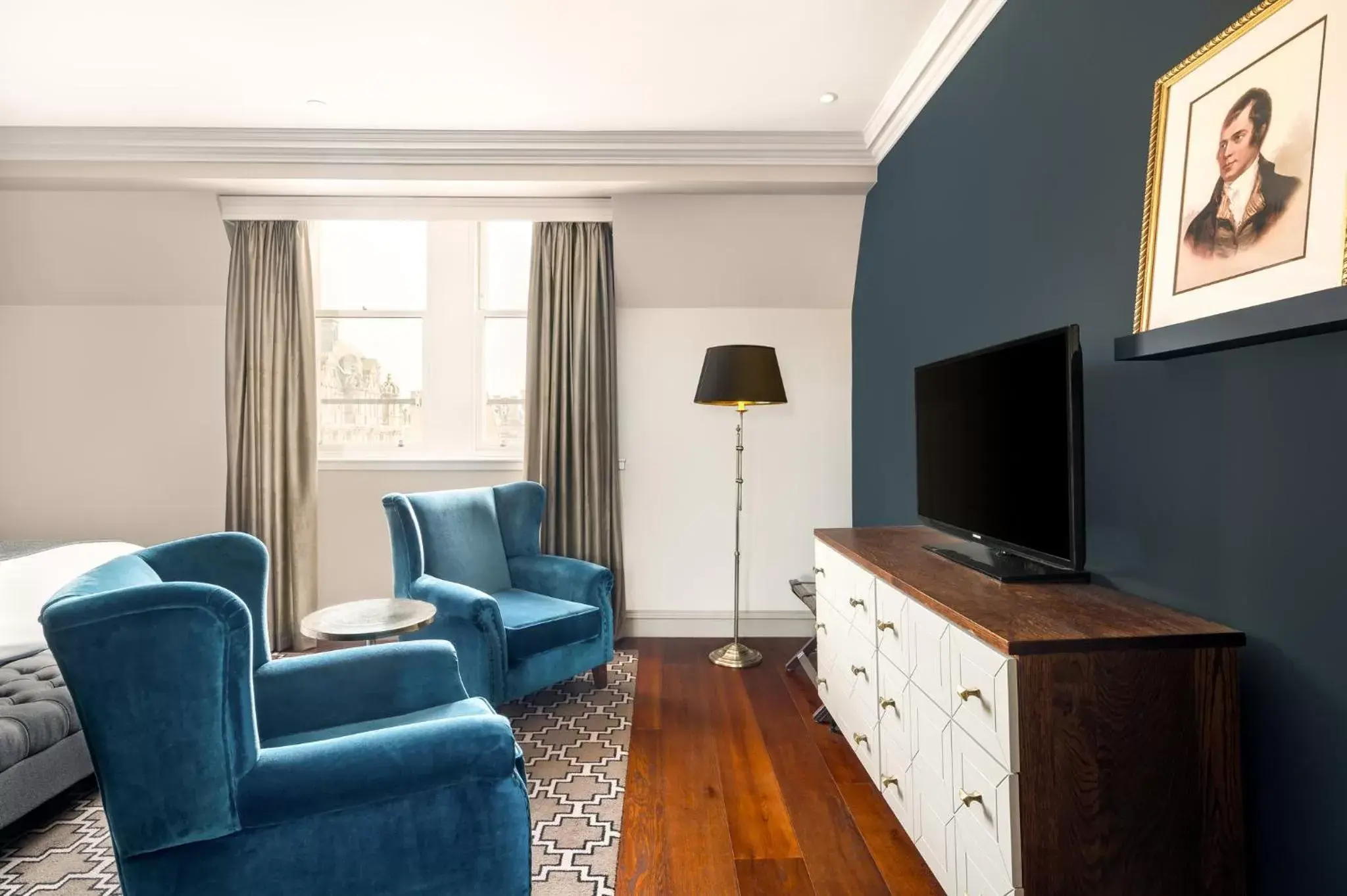 Photo of the whole room, TV/Entertainment Center in Hotel Indigo - Edinburgh - Princes Street, an IHG Hotel