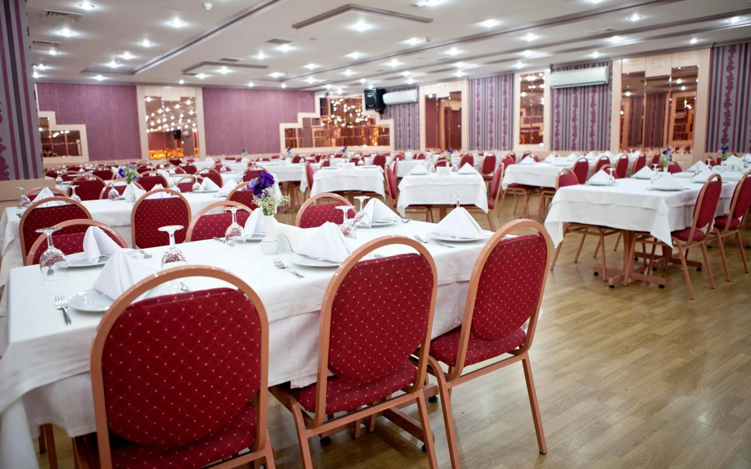 Restaurant/places to eat in Sergah Hotel