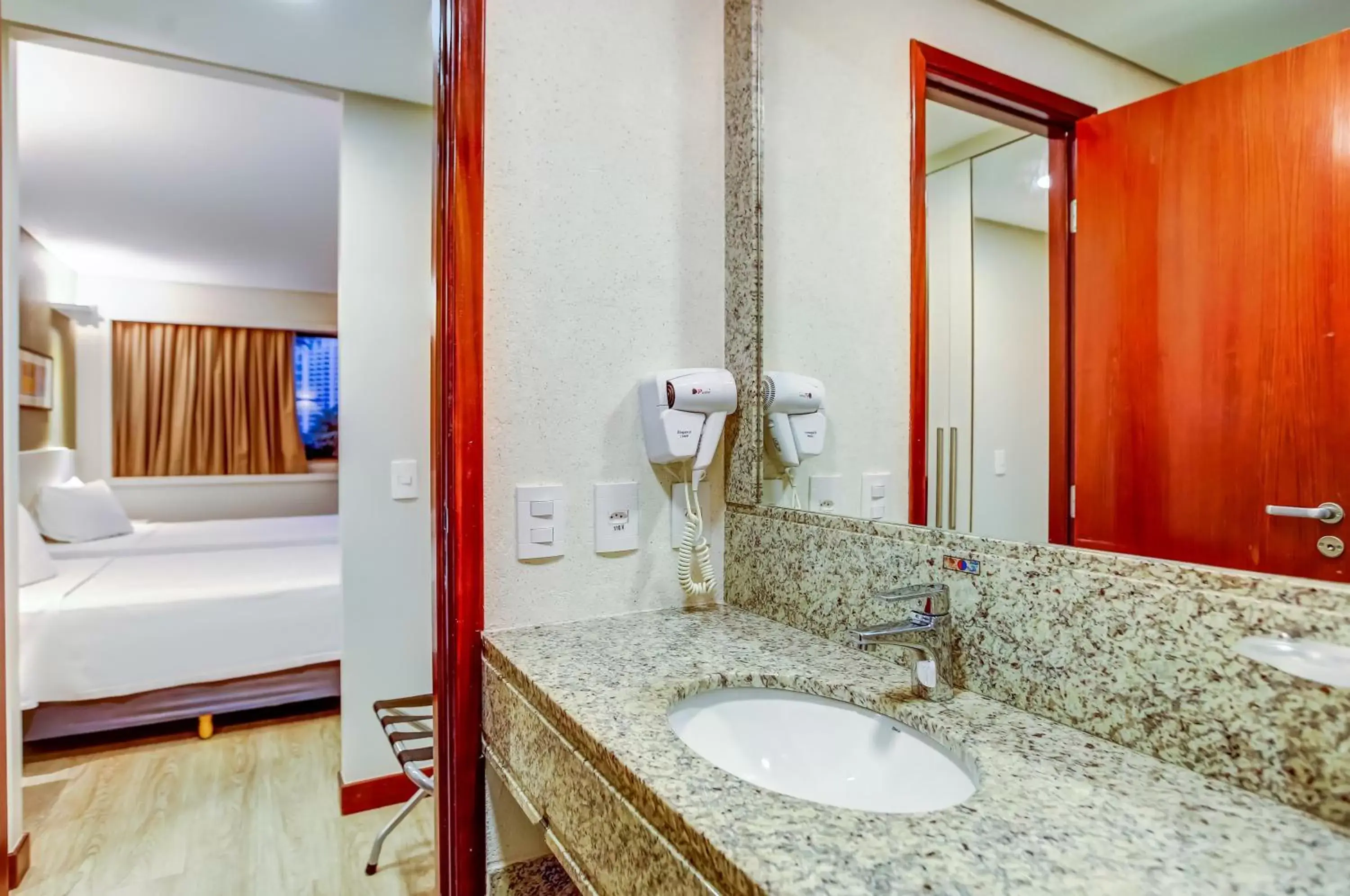 Bathroom in Comfort Suites Brasília