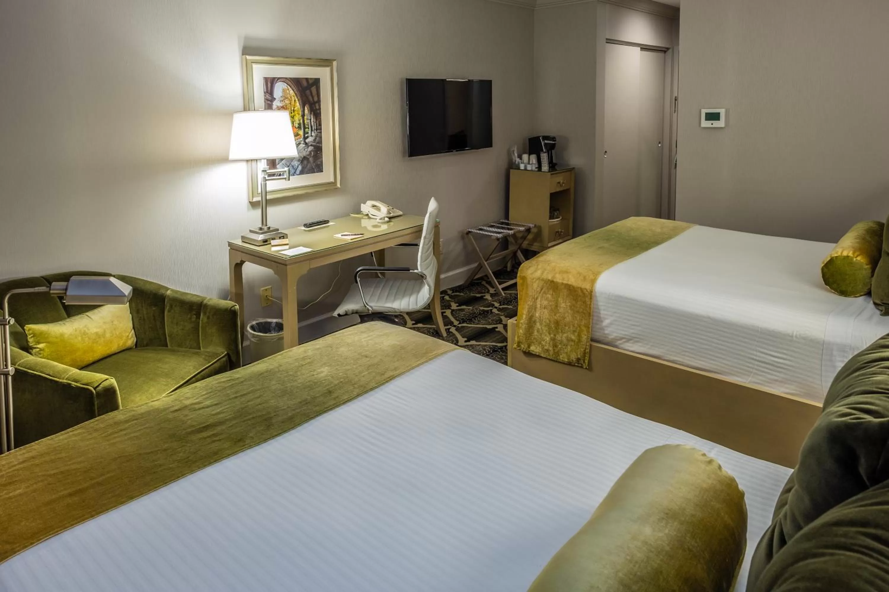 Photo of the whole room, Bed in Bell Tower Hotel