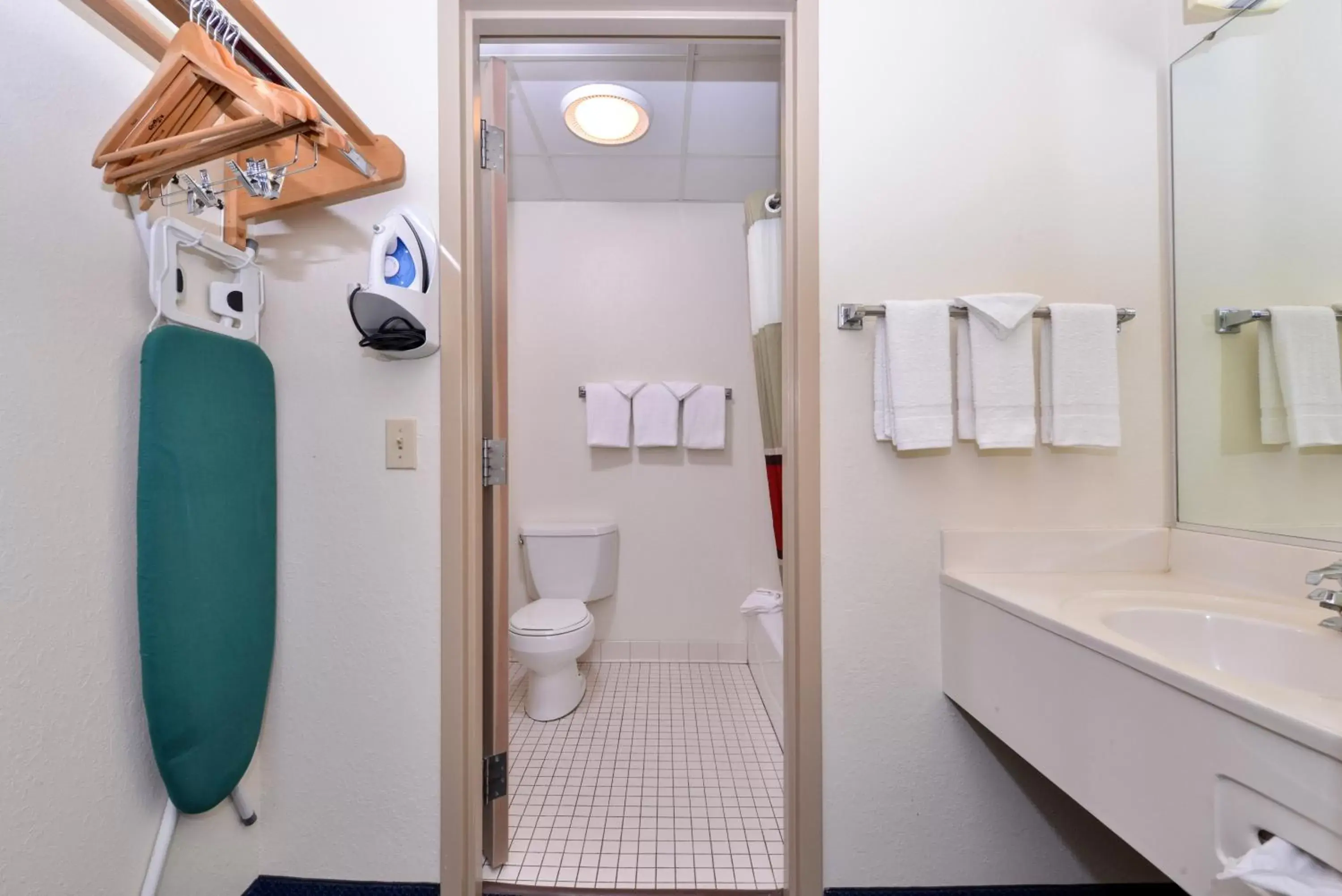 Bathroom in Red Roof Inn Sandusky - Milan