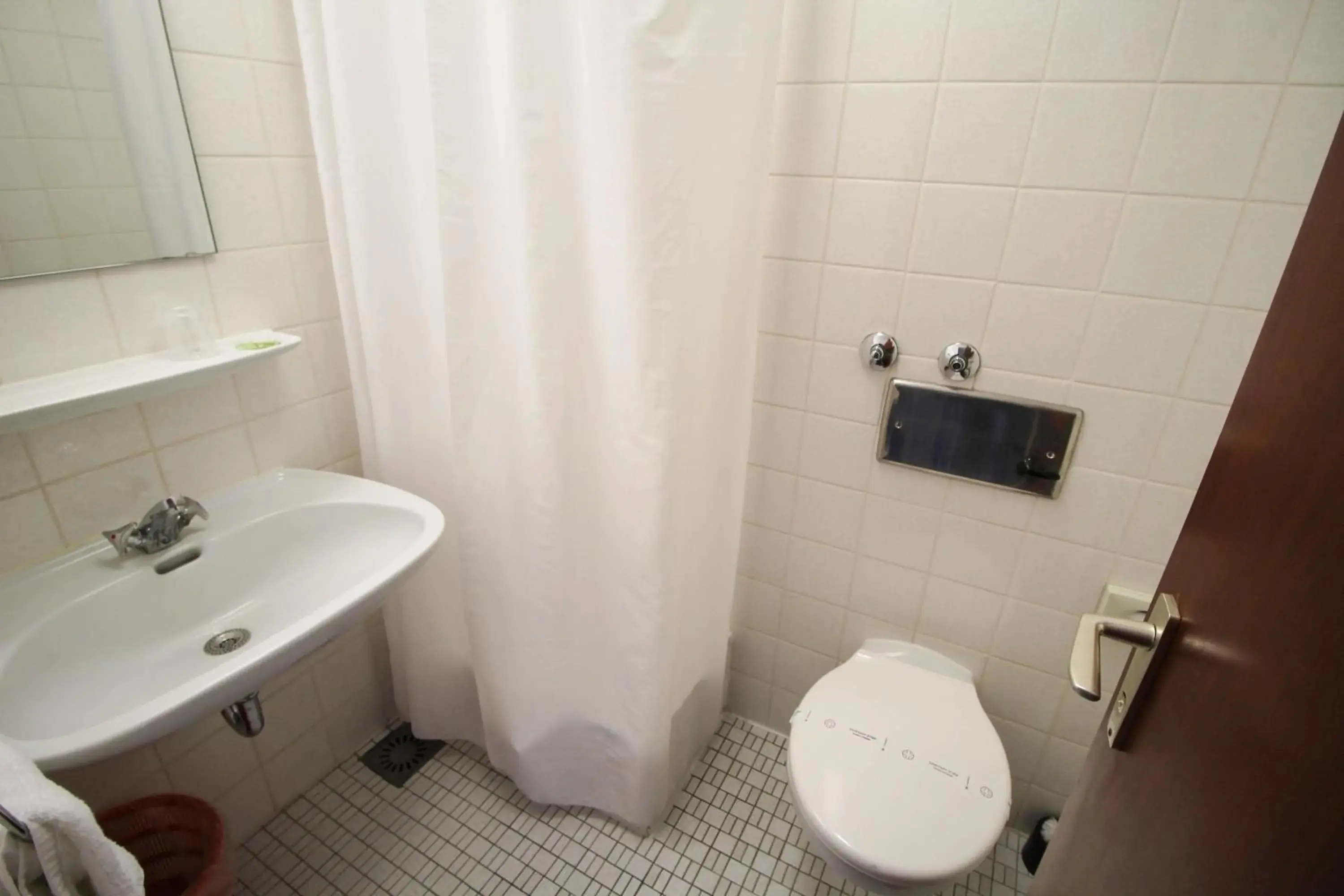 Bathroom in Hotel am Zoo