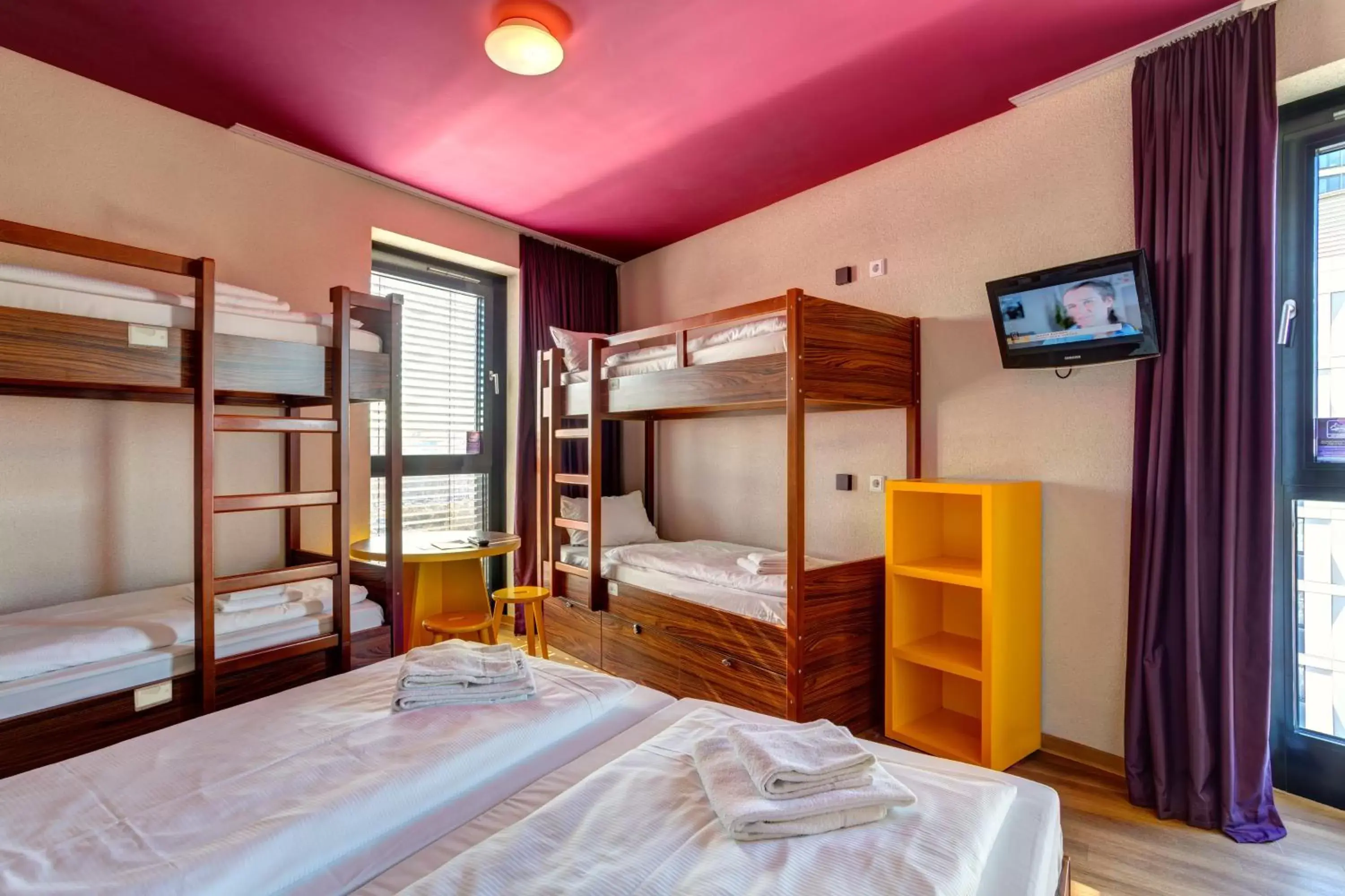 Bed in 6-Bed Female Dormitory Room in MEININGER Hotel Frankfurt Main / Airport Bed in 6-Bed Female Dormitory Room in MEININGER Hotel Frankfurt Main / Airport