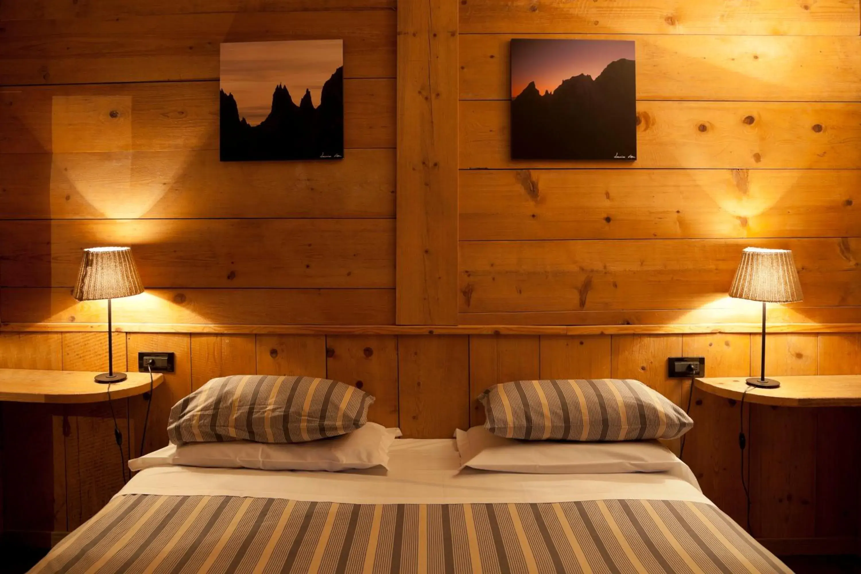 Photo of the whole room, Bed in Hotel Chalet Svizzero