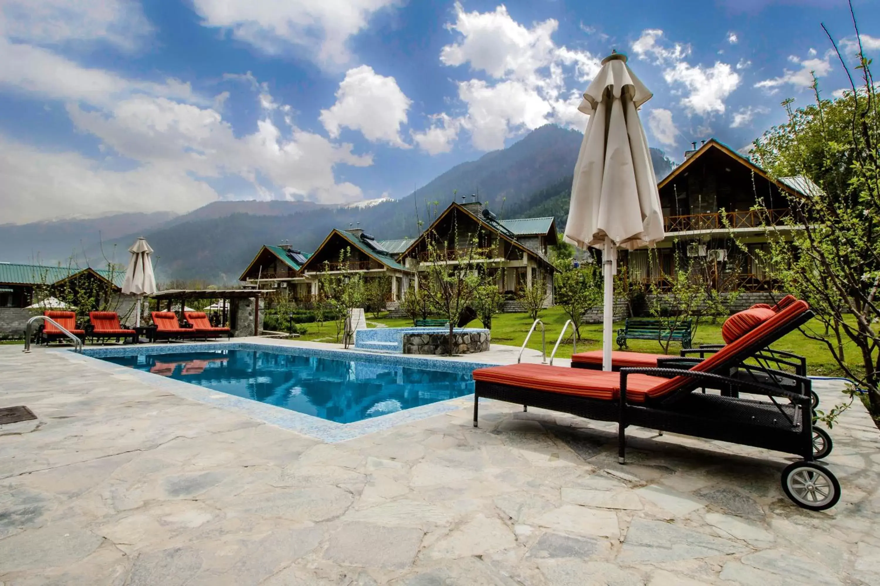 Swimming Pool in Larisa Resort Manali