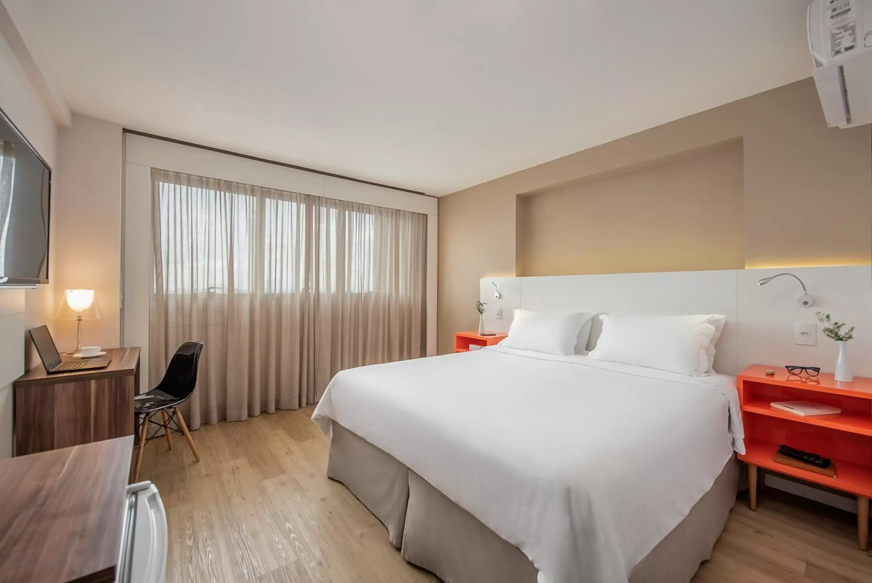 Photo of the whole room, Bed in Intercity Curitiba Centro Cívico