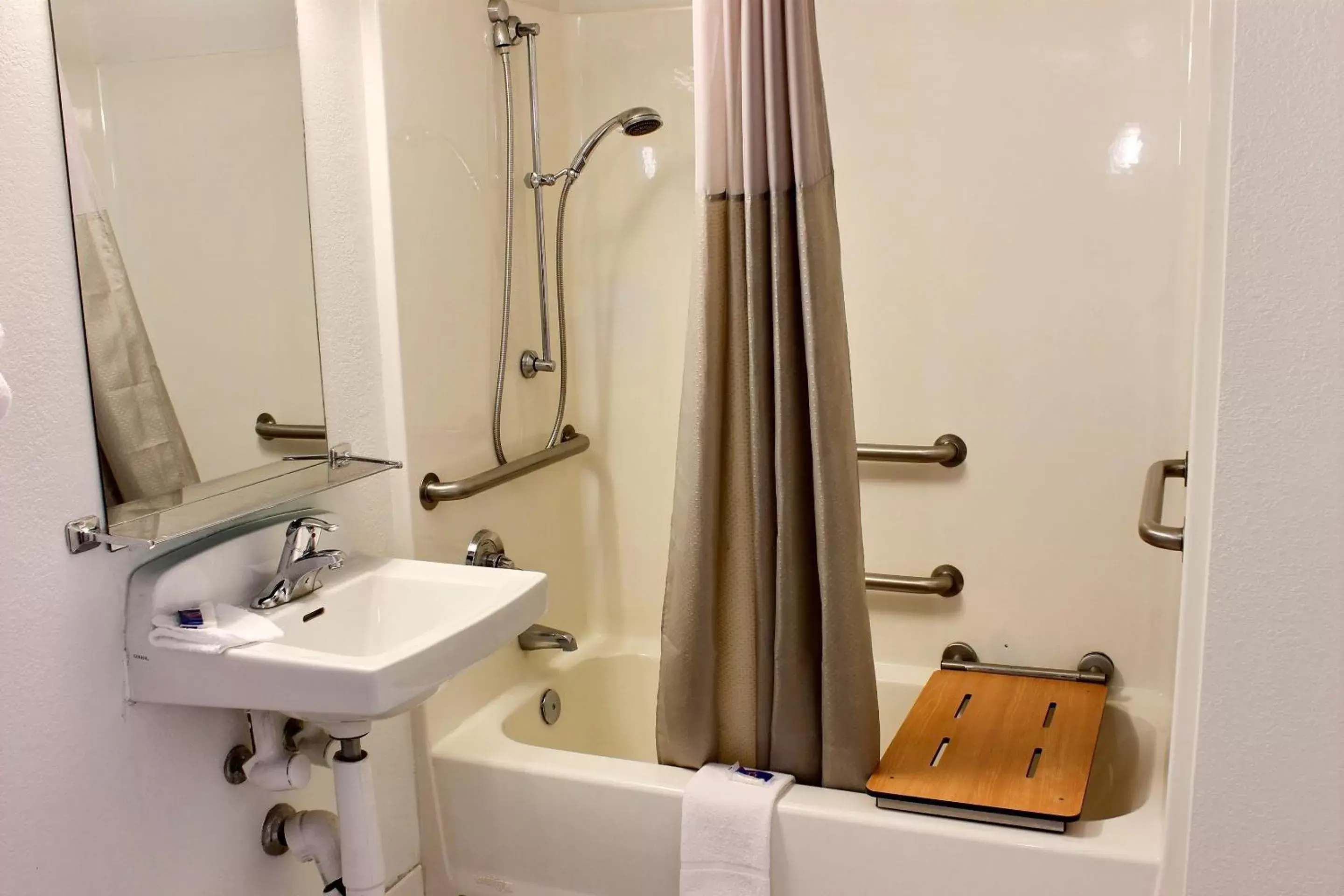 Shower, Bathroom in Motel 6-Coalinga, CA - East