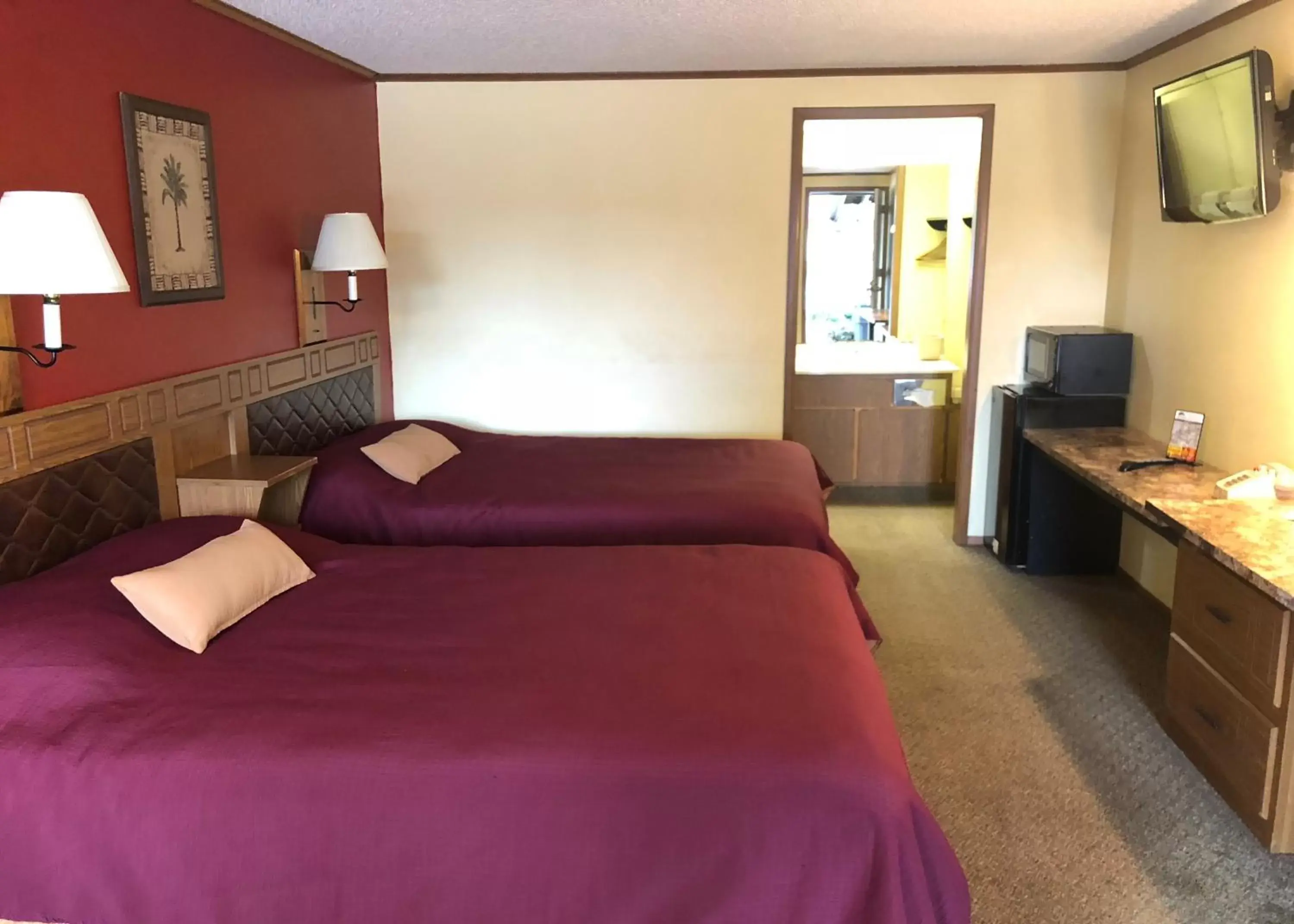 Bedroom, Bed in Arbor Inn of Historic Marshall