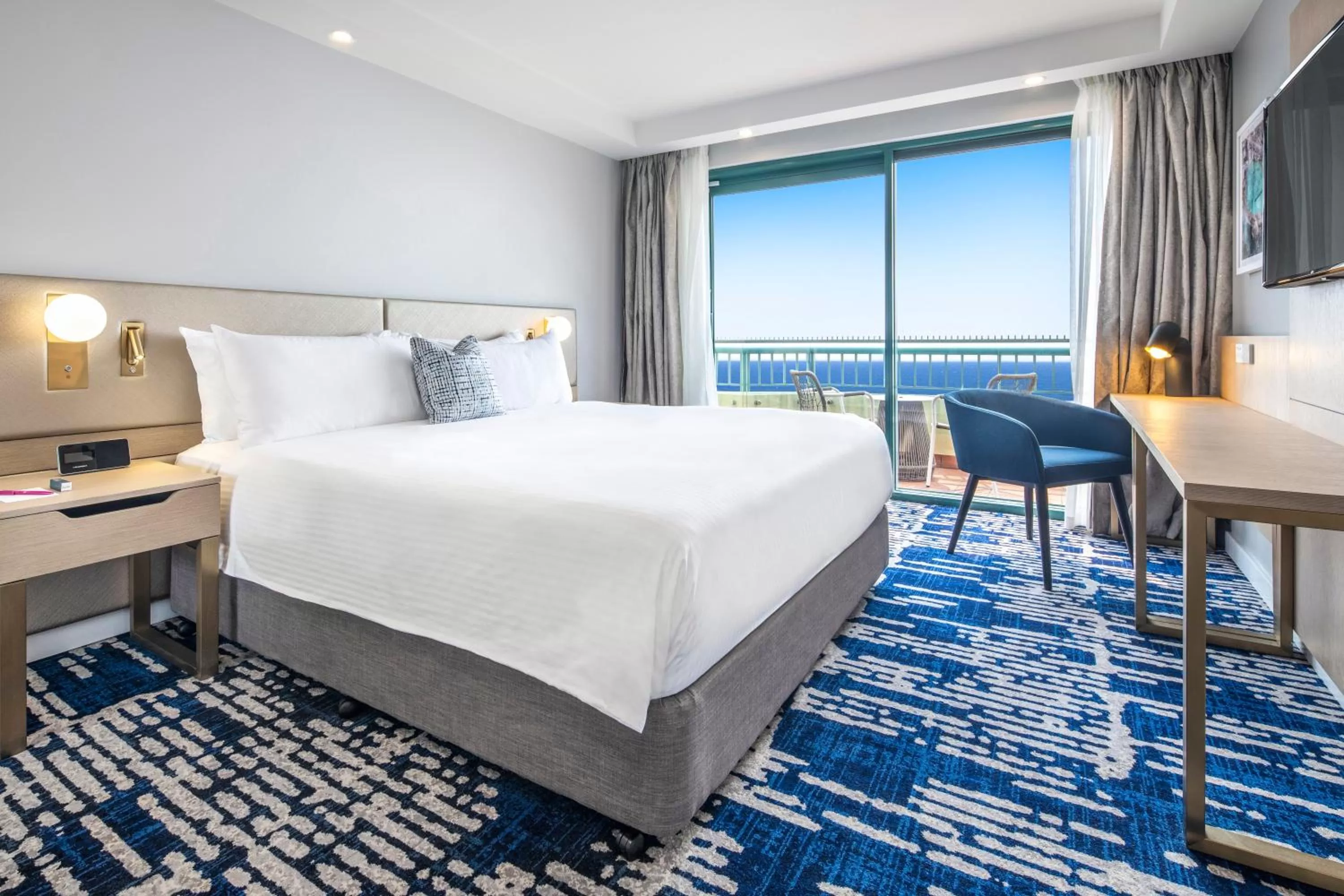 Bedroom, Bed in Crowne Plaza Sydney Coogee Beach by IHG