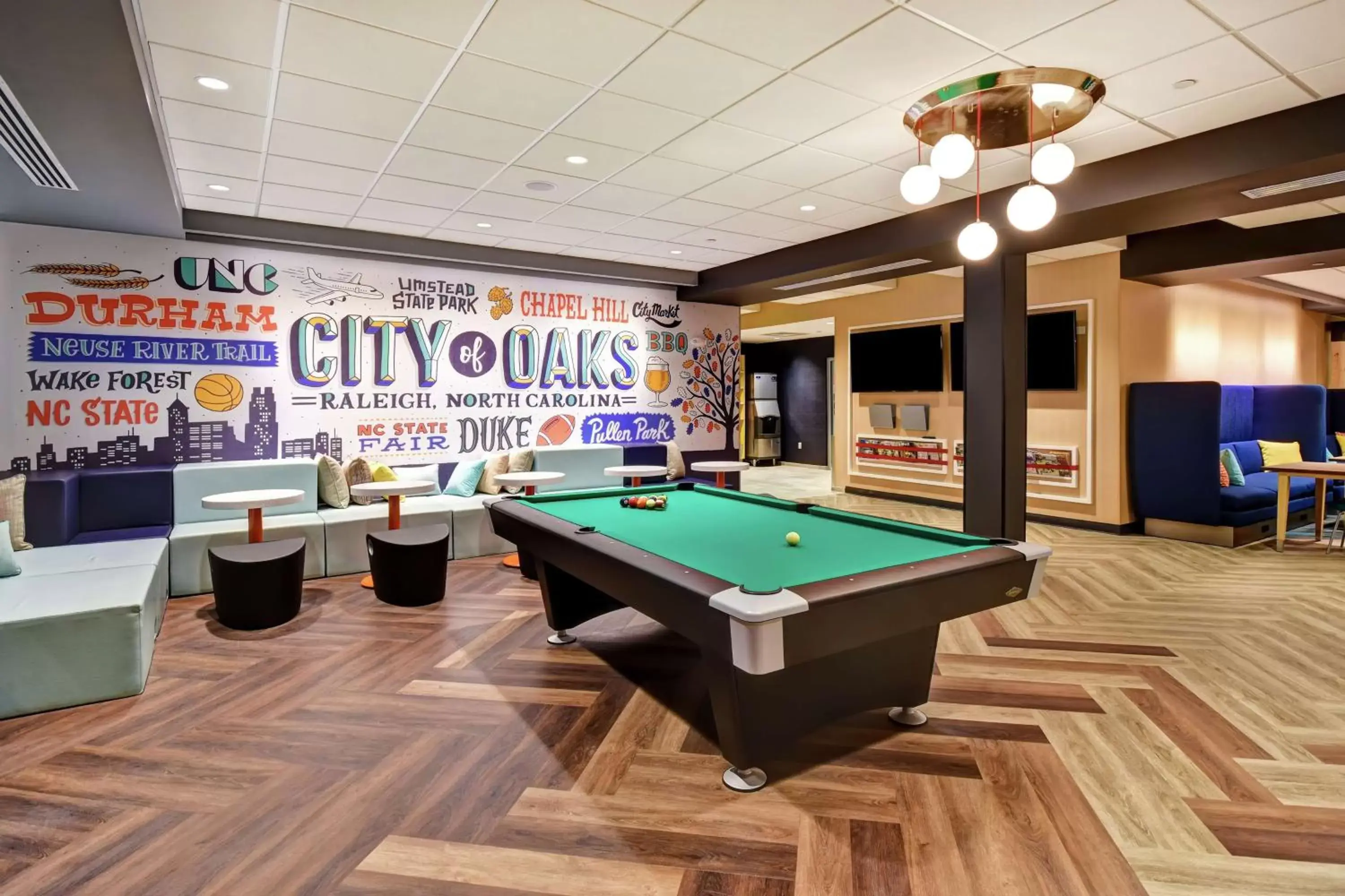 Lobby or reception, Billiards in Tru By Hilton Raleigh Durham Airport