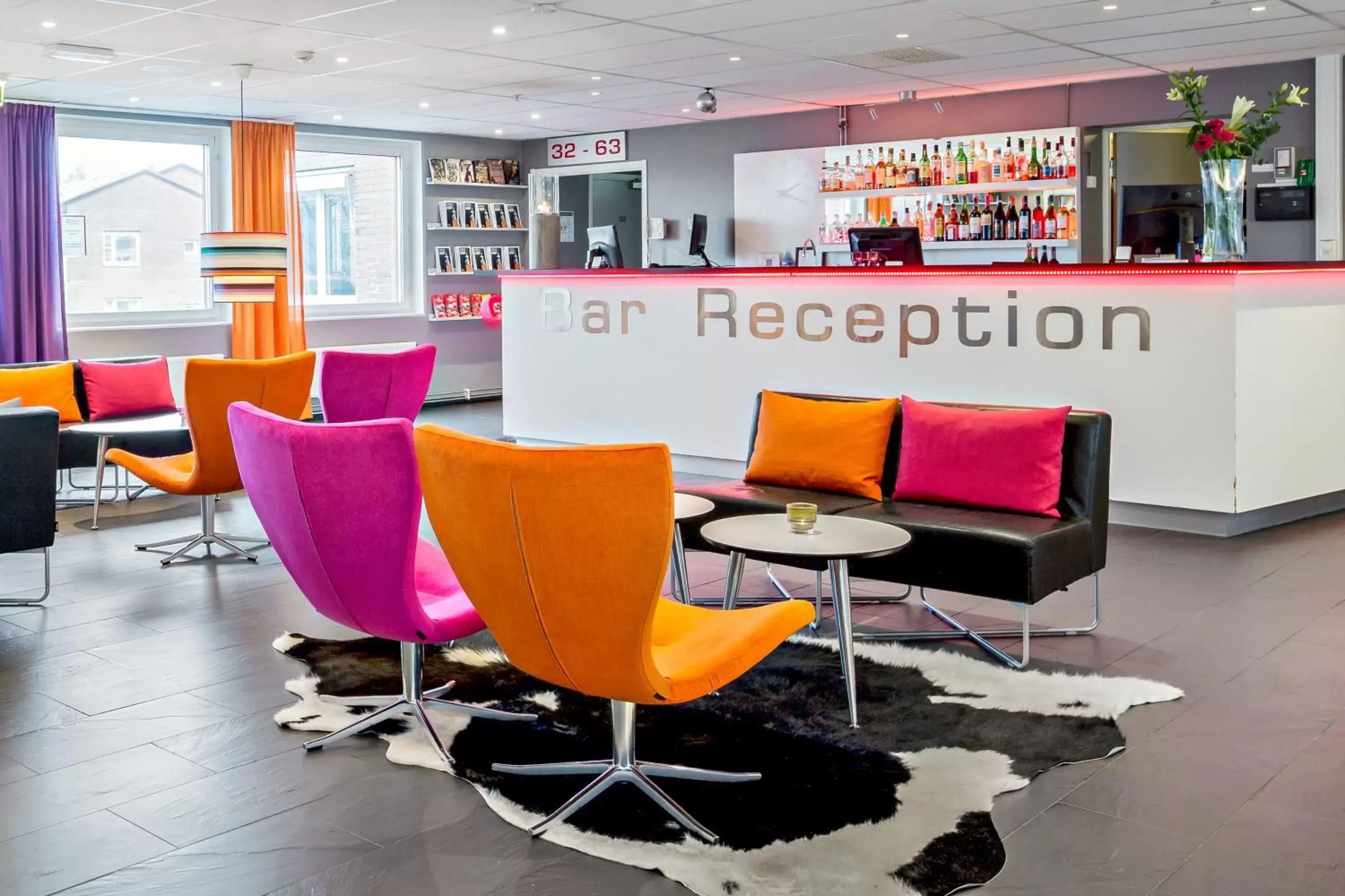 Lobby or reception, Lounge/Bar in Connect Hotel Stockholm