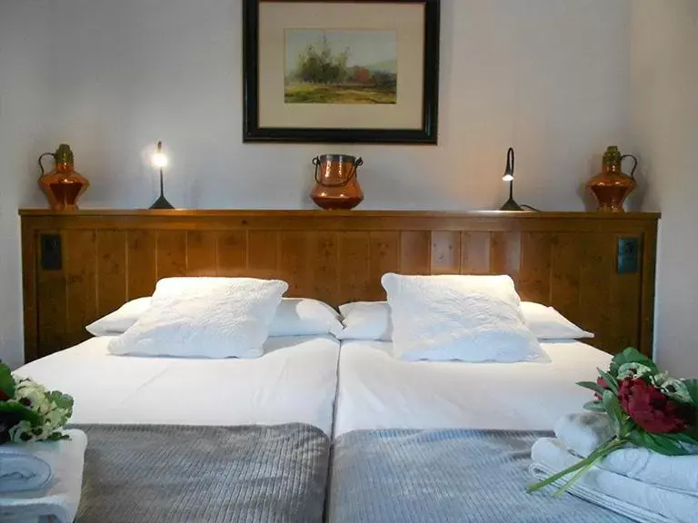 Photo of the whole room, Bed in El Sequer Casa Rural