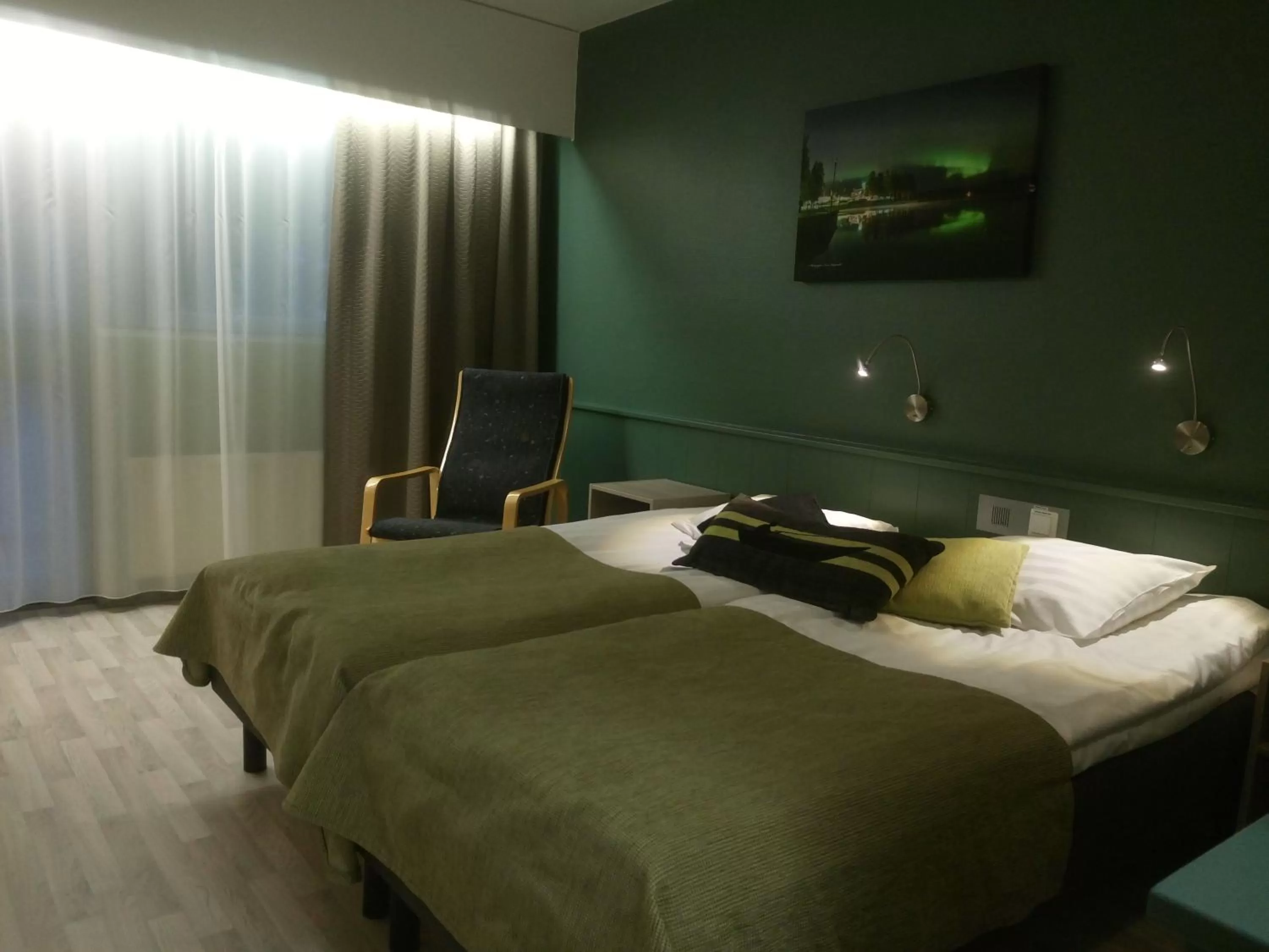 Photo of the whole room, Bed in Hotelli Kivitippu