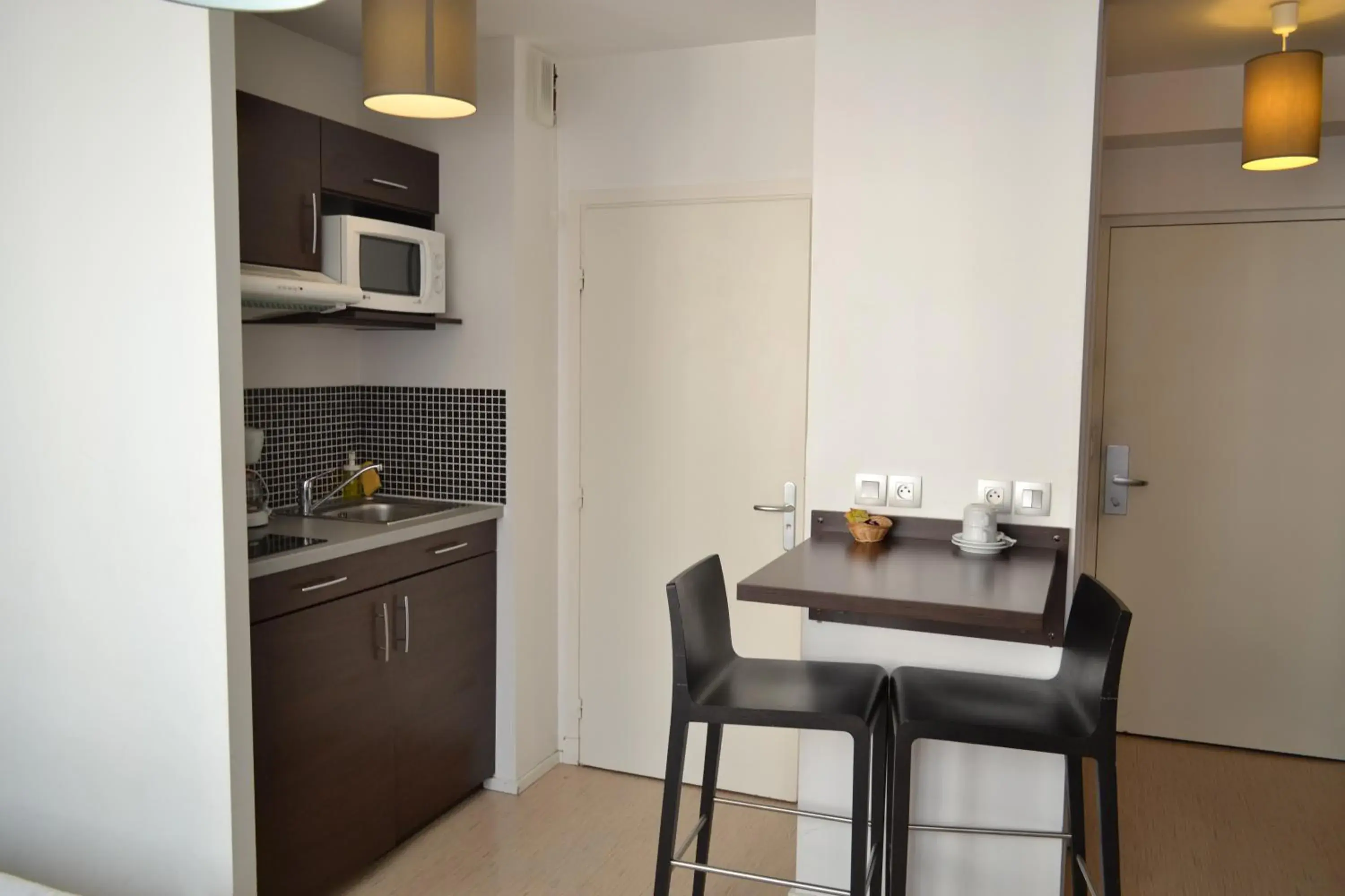 Kitchen or kitchenette, Kitchen/Kitchenette in Residhotel Lille Vauban