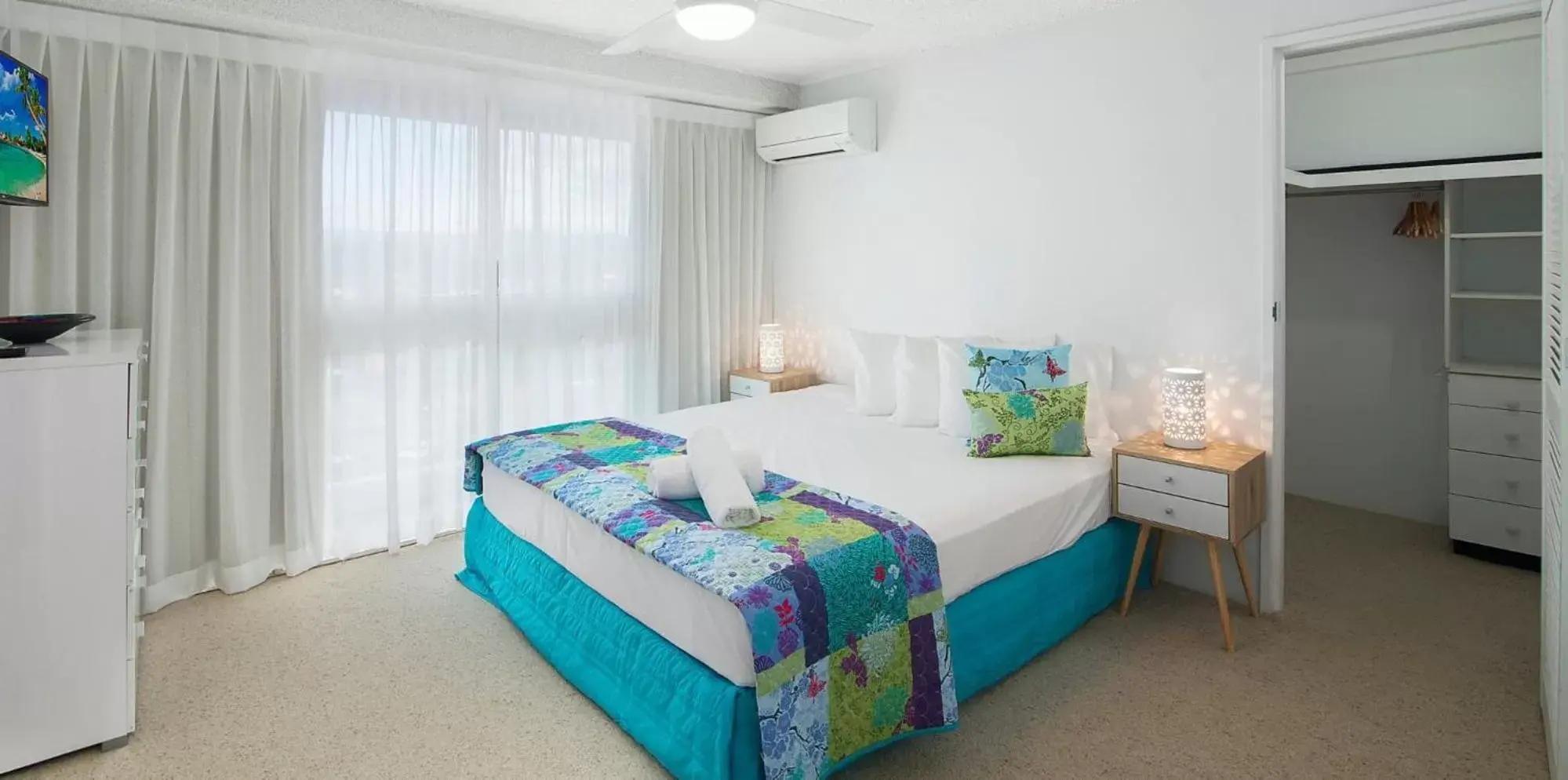 Bedroom, Bed in Solnamara Beachfront Apartments