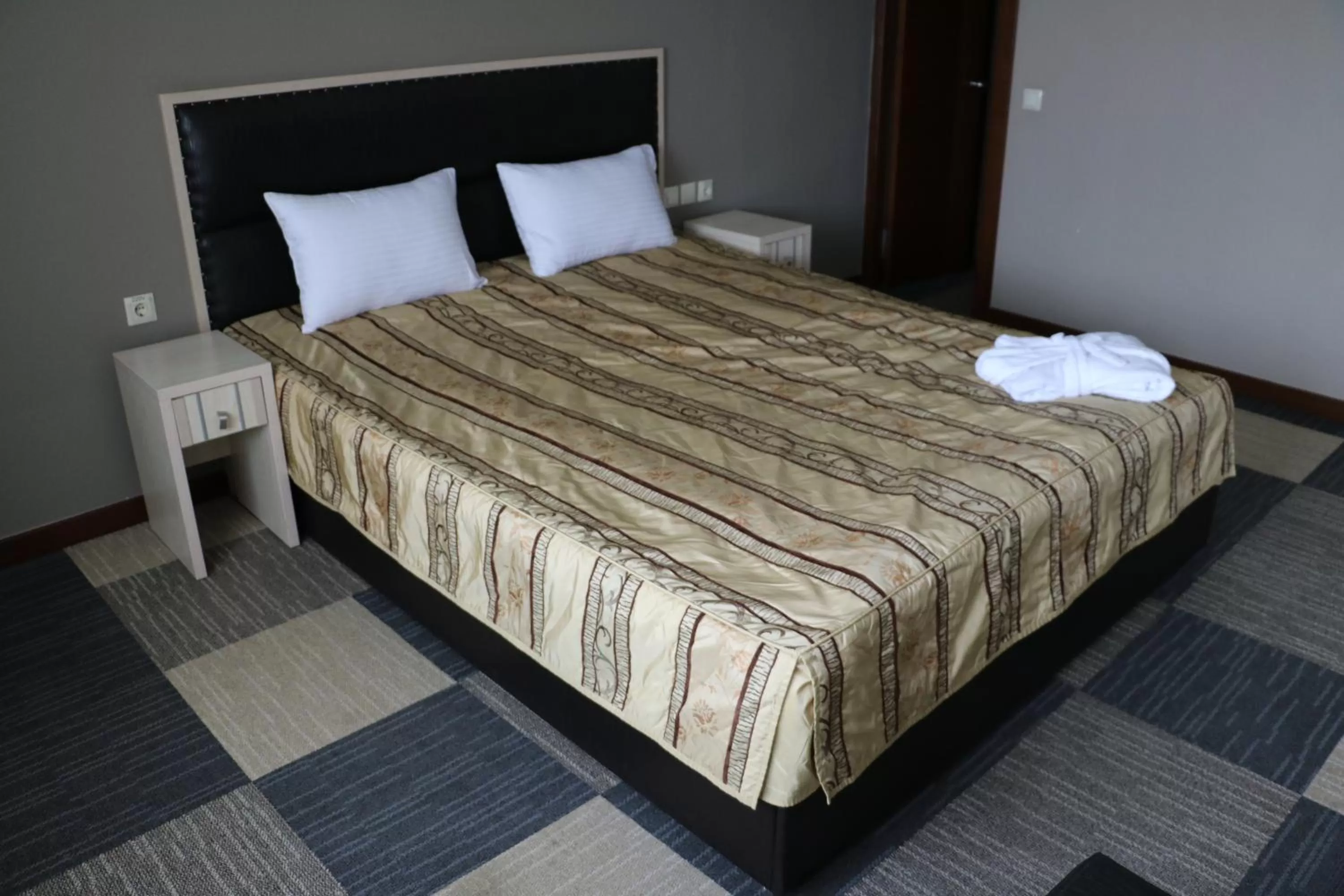 Living room, Bed in Aktau Hotel