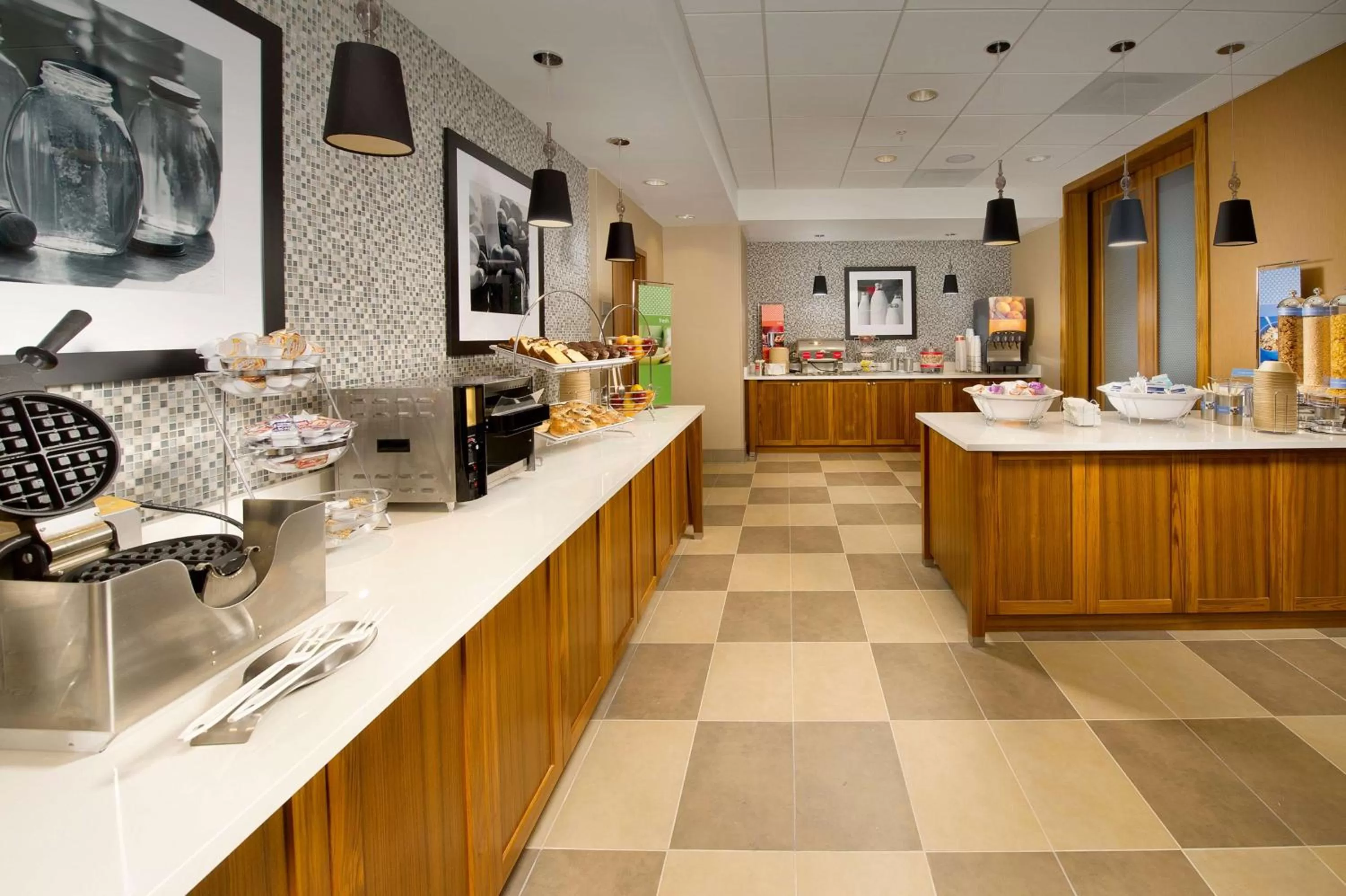 Breakfast in Hampton Inn and Suites Washington DC North/Gaithersburg